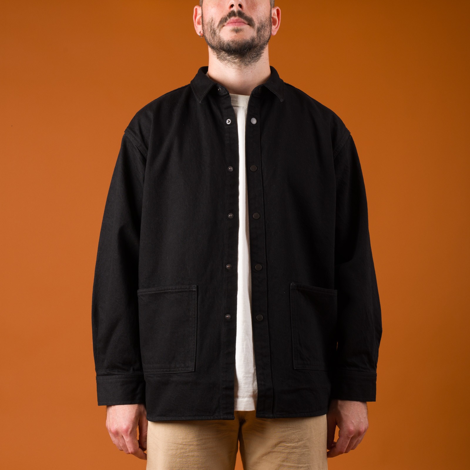 Image-Flâneurs_JAPAN BLUE JEANS / 13oz Denim Big Shirt Jacket Black_de-face