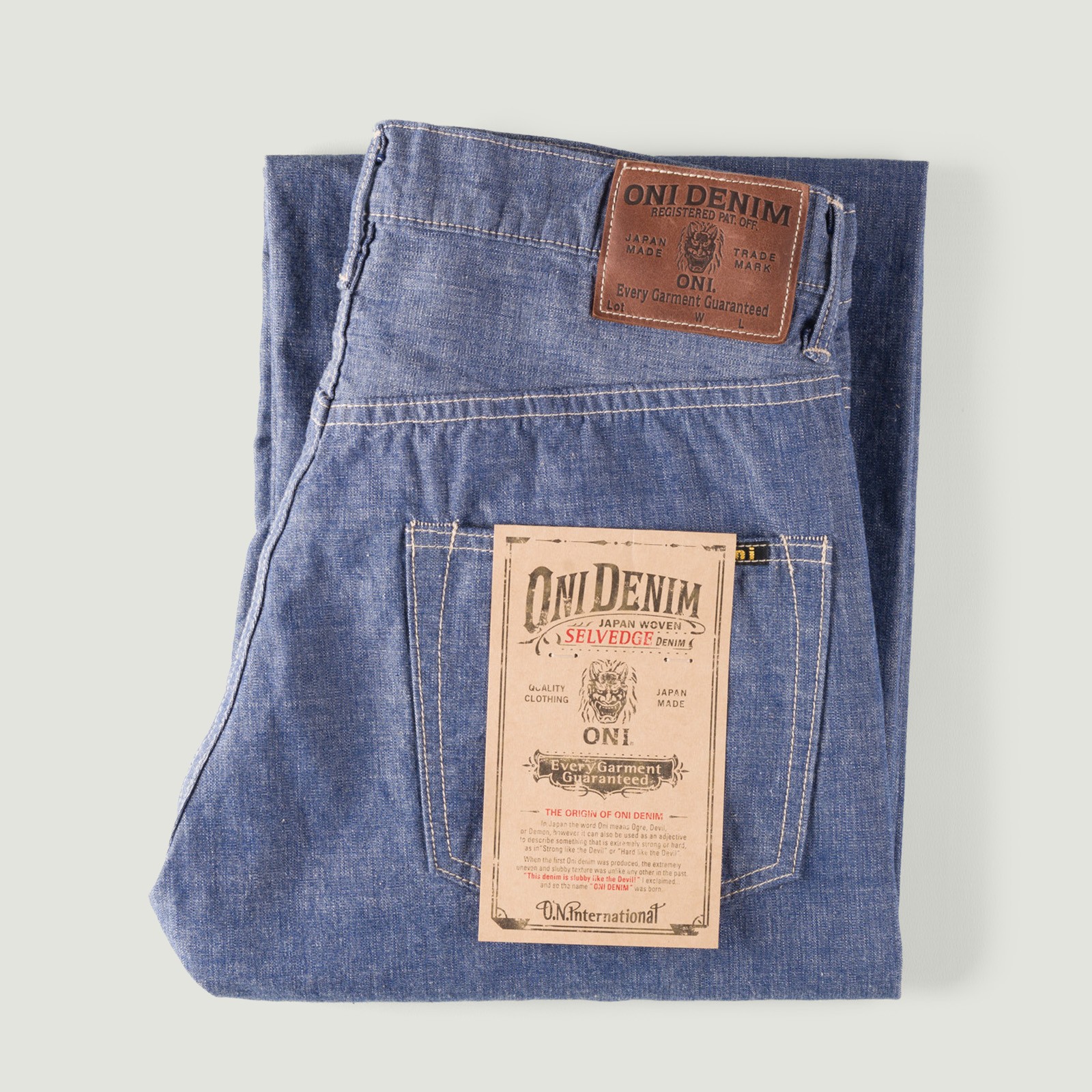 Image-Flâneurs_ONI DENIM / 200-HCSV 8oz Selvedge Chambray Wide Straight_Vignette