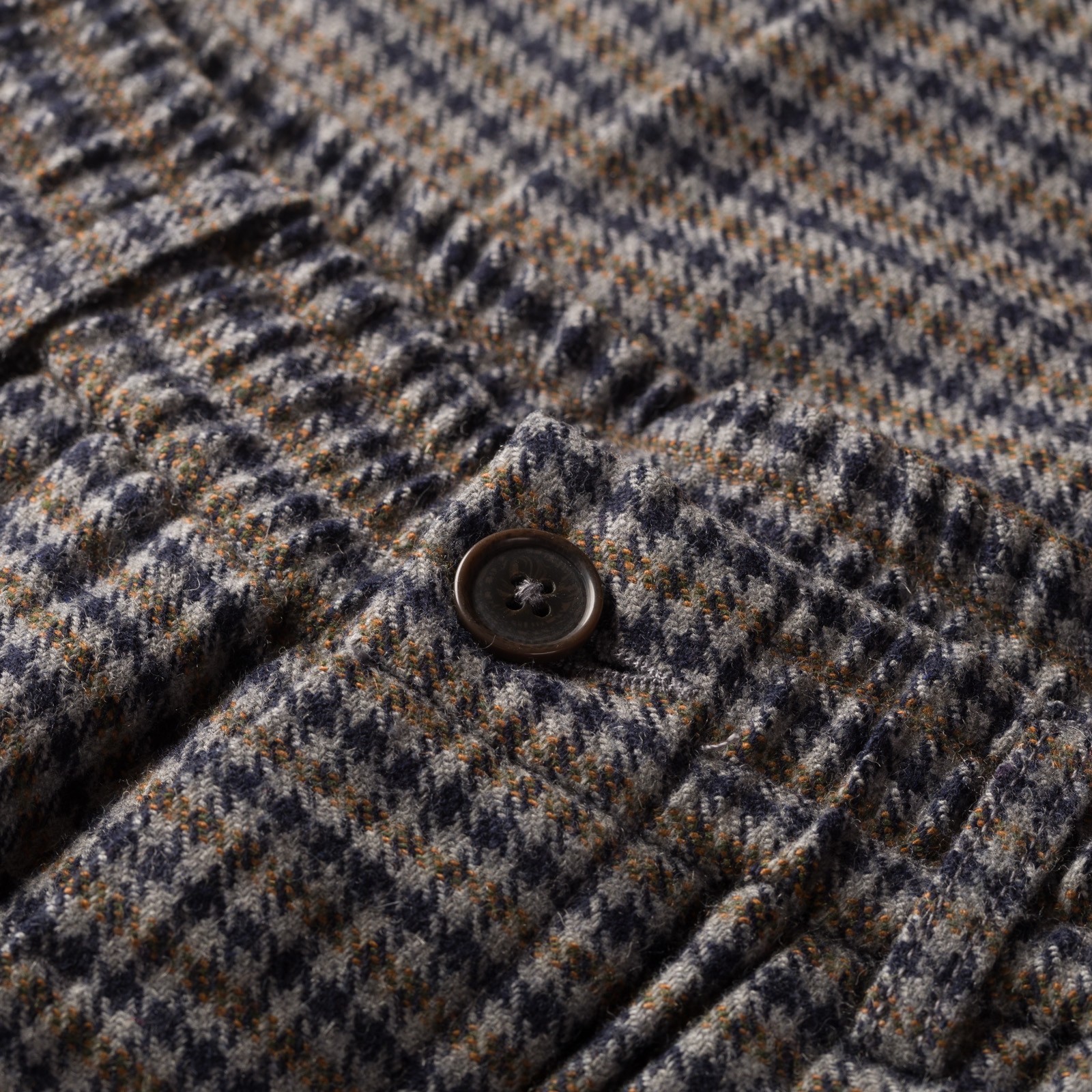 Image-Flâneurs_	UNIVERSAL WORKS / Houndstooth Wool Mix Oxford Pant Charcoal_Detail-2