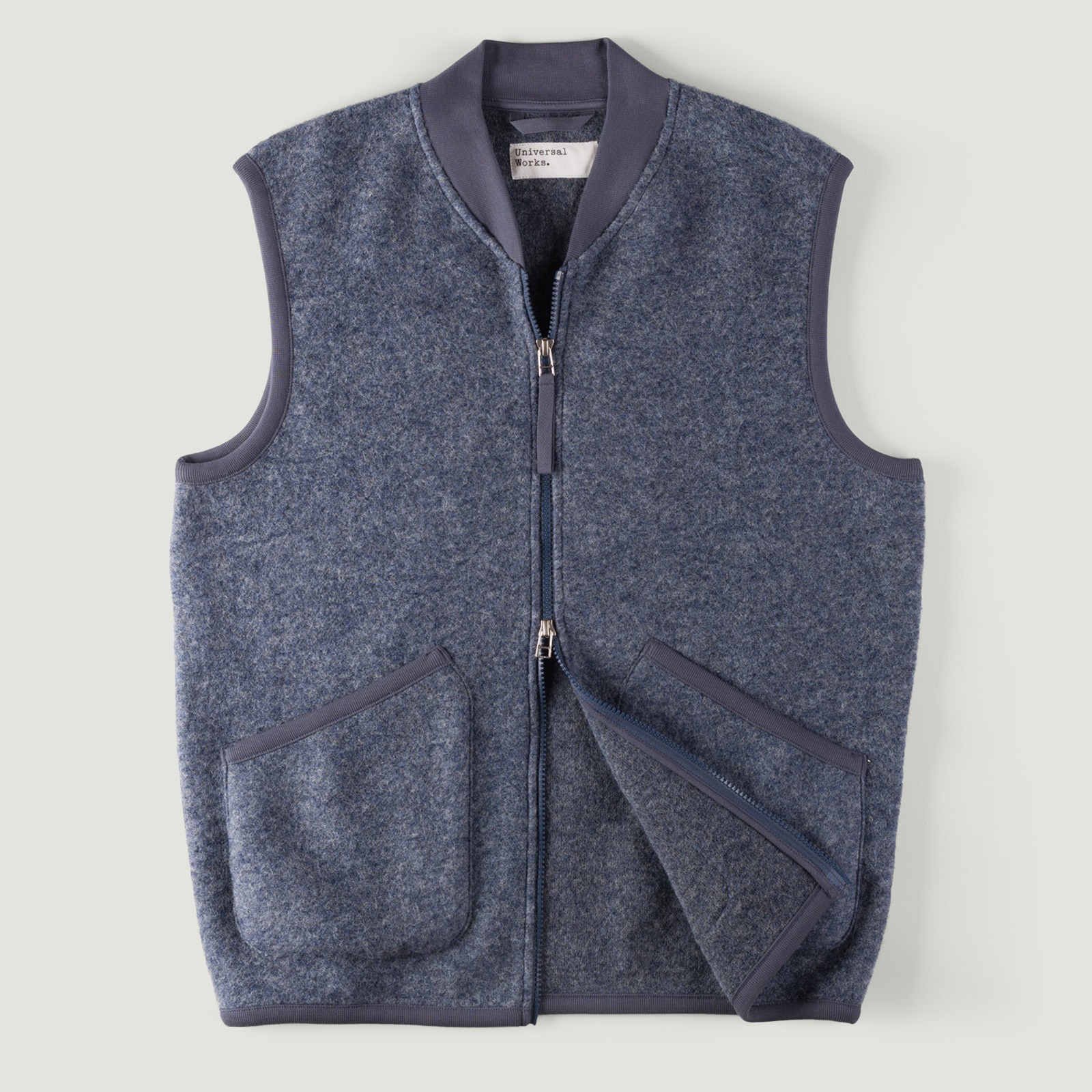 Image-Flâneurs_Universal Works_Wool Fleece Zip Waistcoat Slate-Blue_Vignette