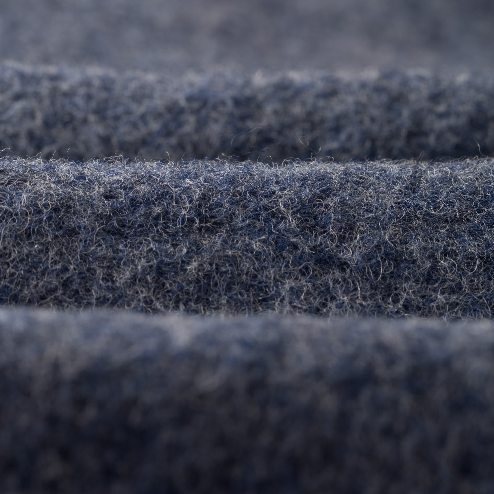 Image-Flâneurs_Universal Works_Wool Fleece Zip Waistcoat Slate-Blue_detail-1