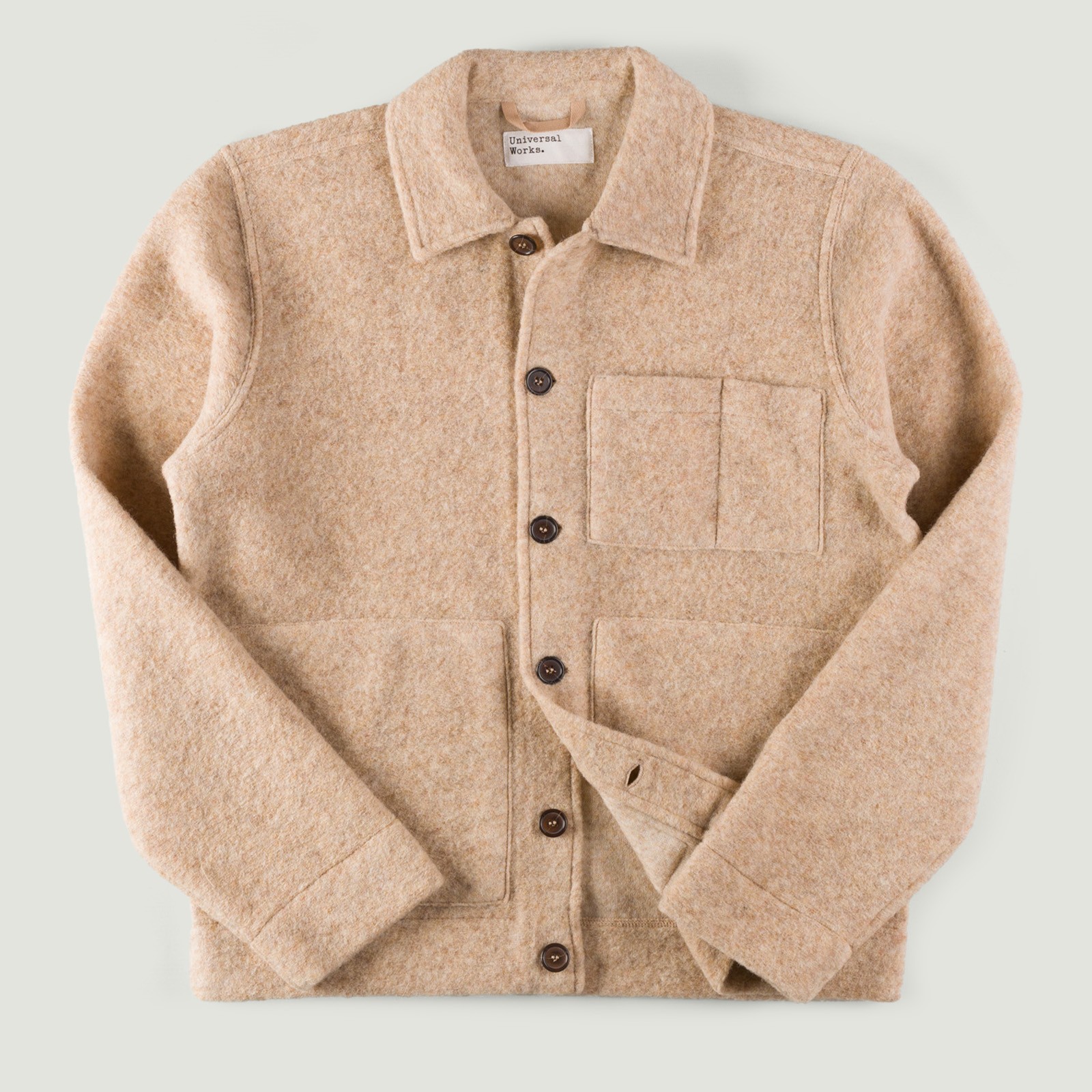 Image-Flâneurs_UNIVERSAL WORKS / Wool Fleece Uniform Jacket Fawn_Vignette