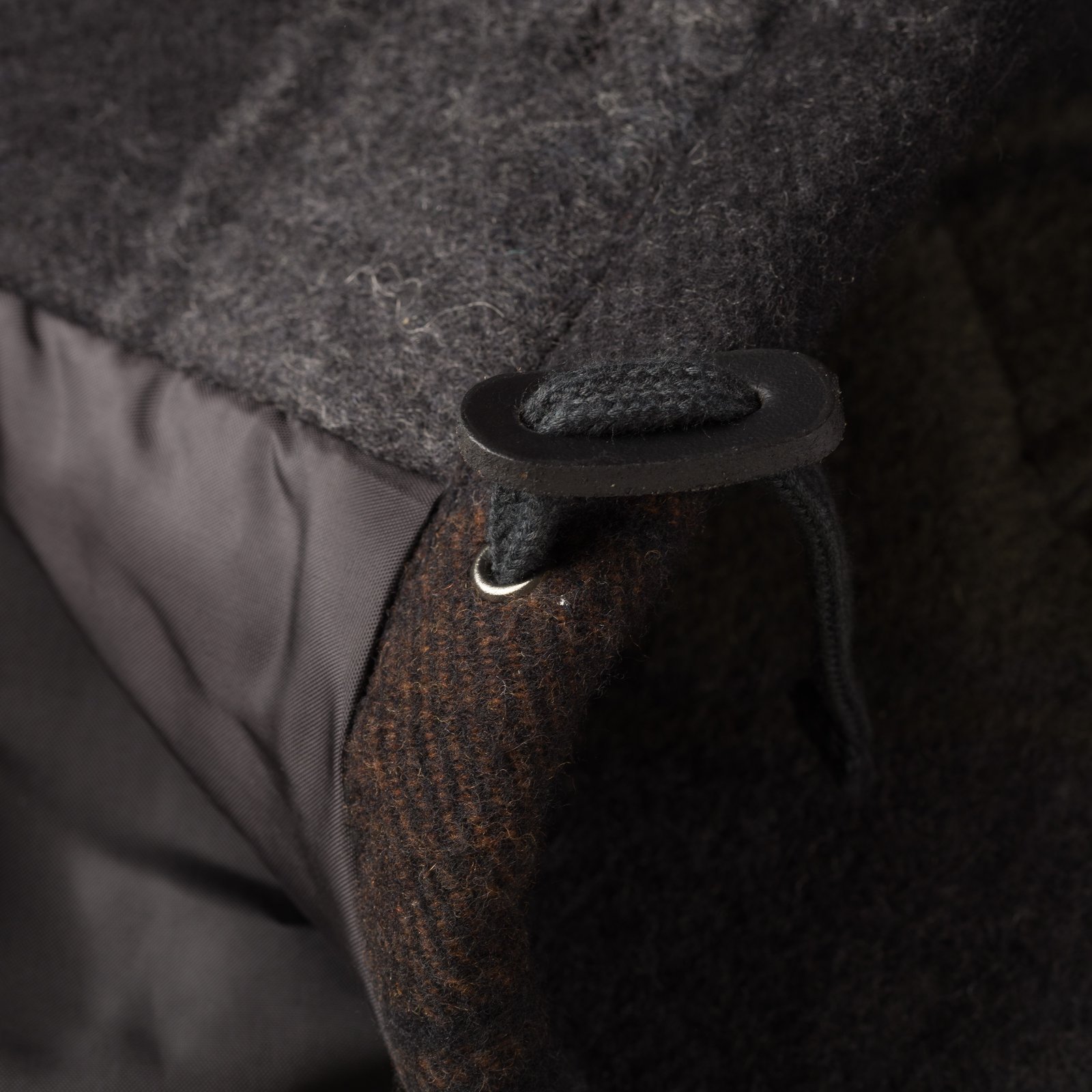 Image-Flâneurs_UNIVERSAL WORKS / Berlin Wool Check Wayfarer Jacket Black/Brown_detail-2