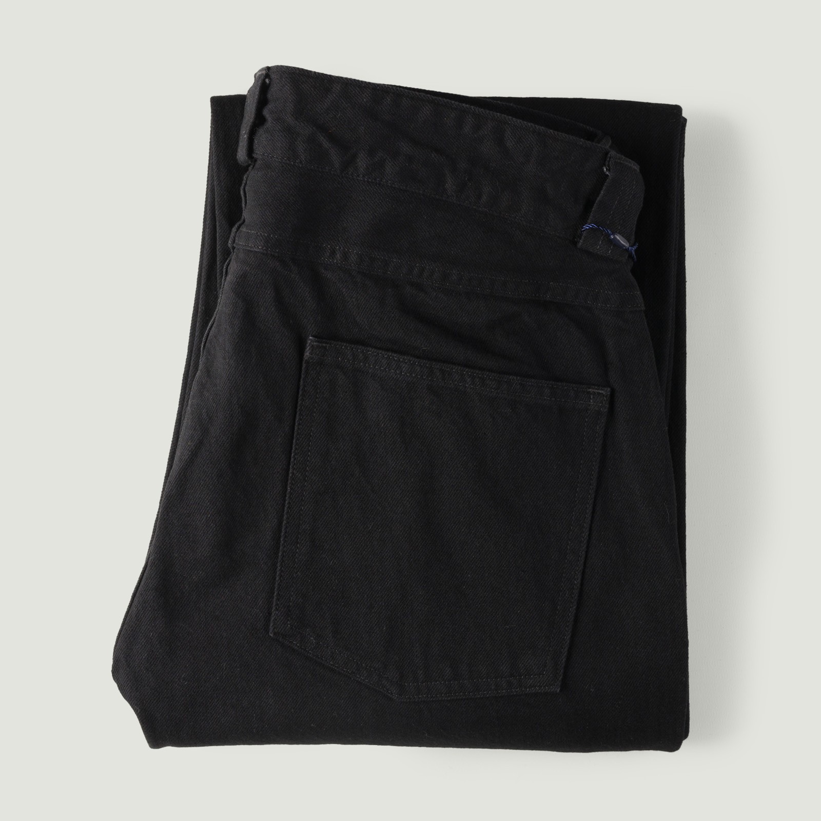 Image-Flâneurs_JAPAN BLUE JEANS / 13oz Denim Tuck Pants Fade Wash Black_Vignette