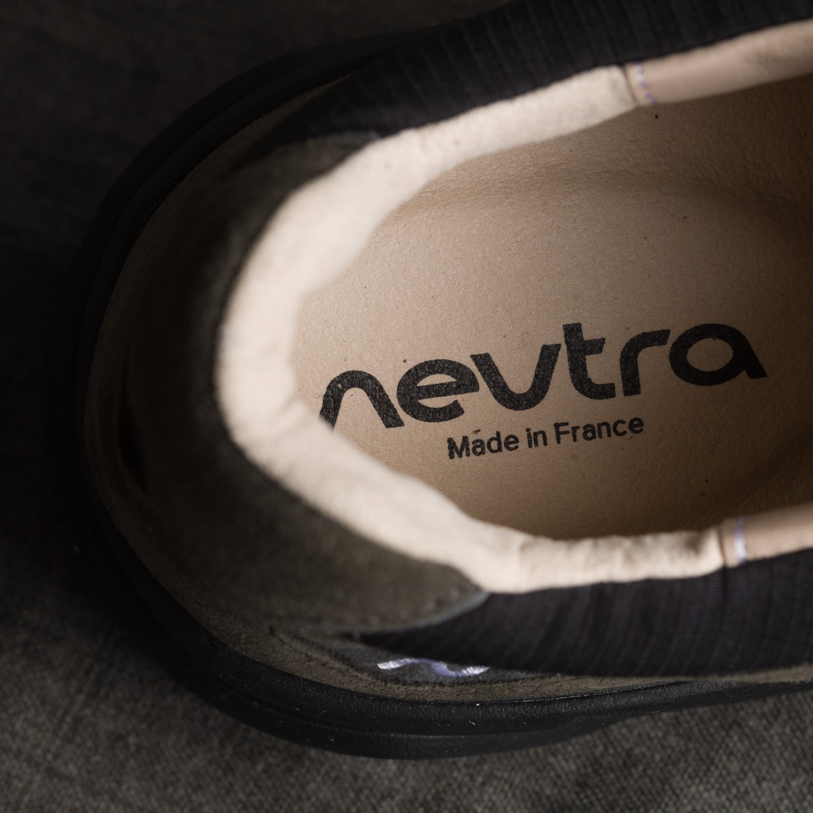 Image-Flâneurs_NEUTRA / Hakone V.2 Ripstop Catfish Black_detail-2