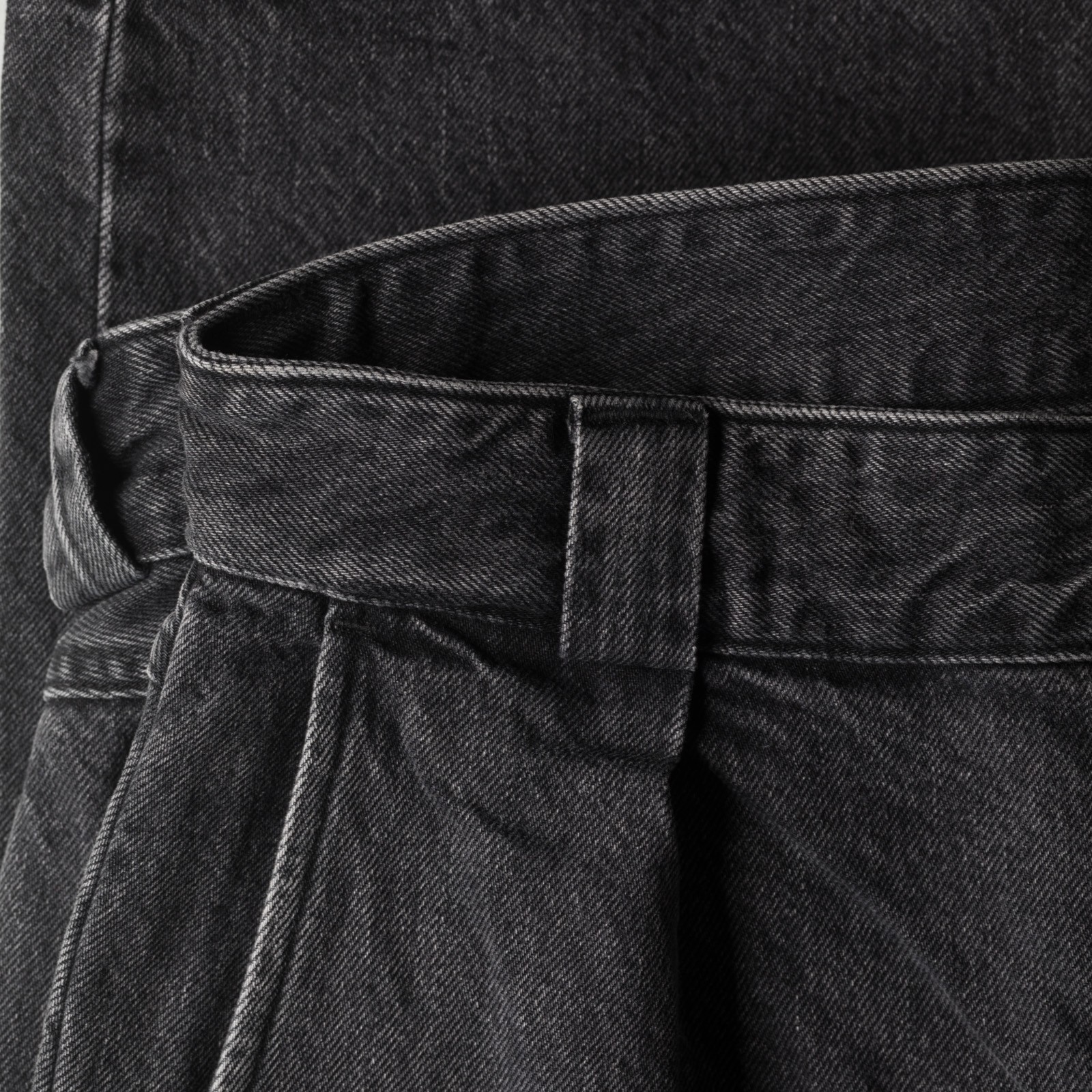 Image-Flâneurs_JAPAN BLUE JEANS / 13oz Denim Tuck Pants Fade Wash Dark Grey_detail-2
