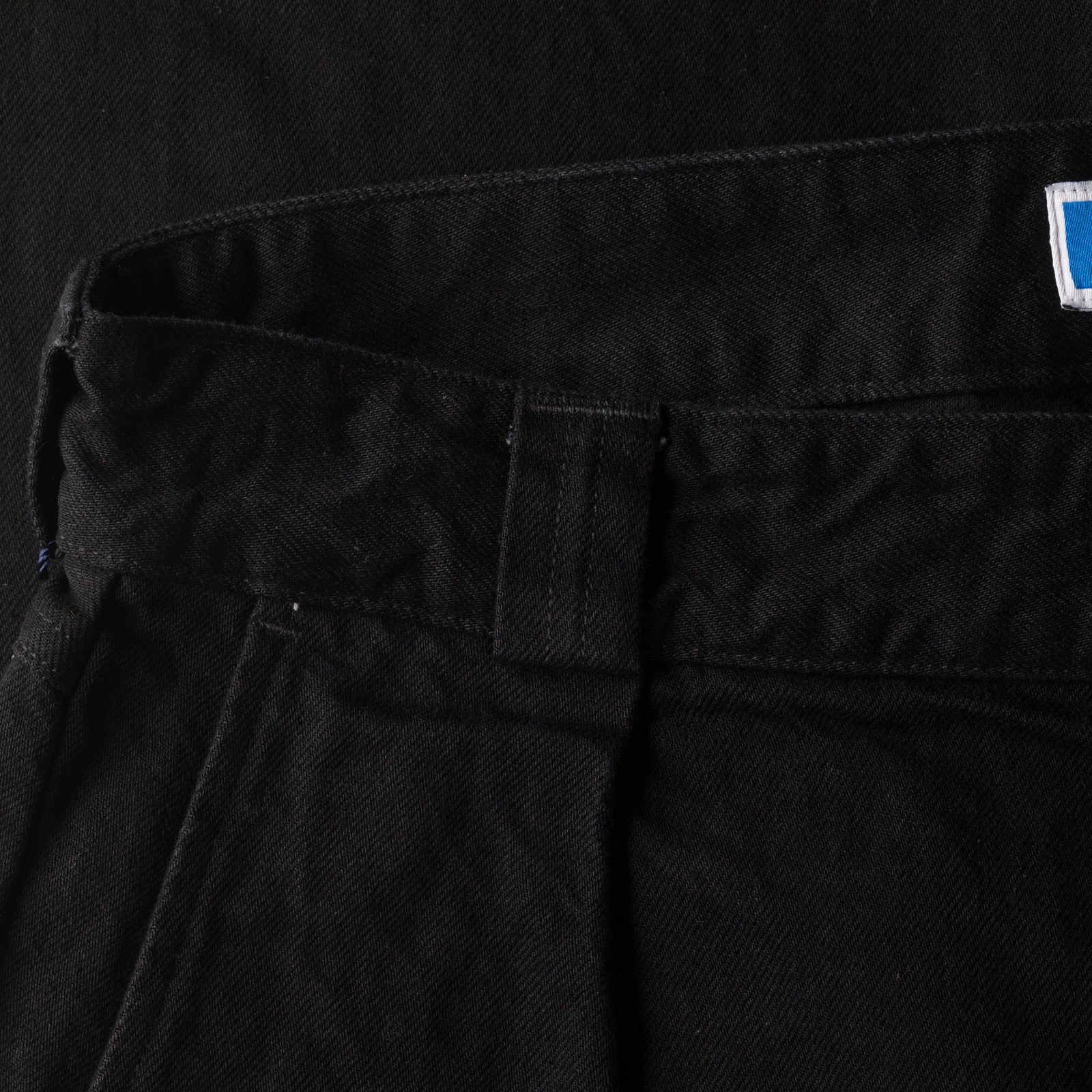 Image-Flâneurs_JAPAN BLUE JEANS / 13oz Denim Tuck Pants Fade Wash Black_detail-1