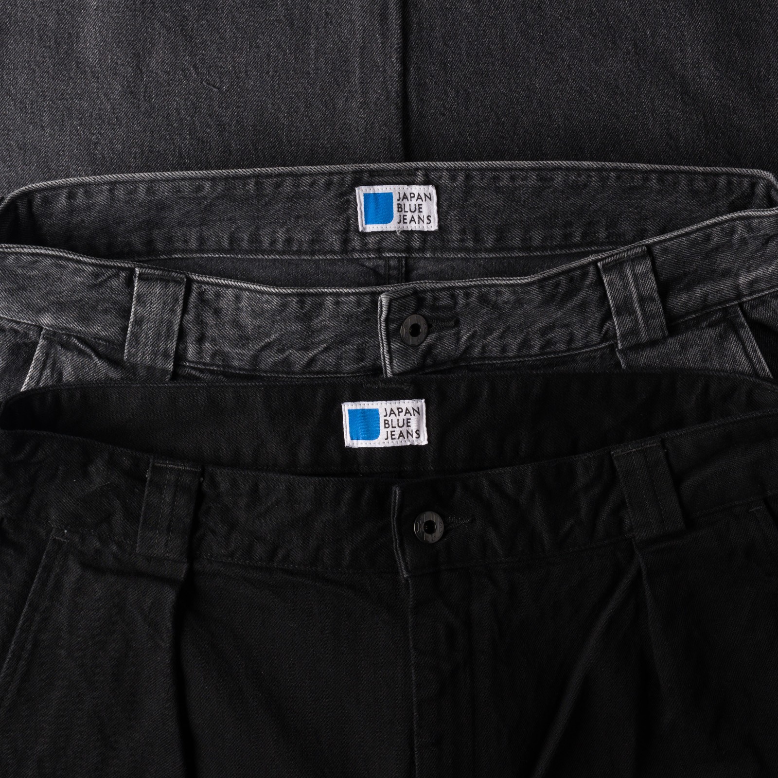Image-Flâneurs_JAPAN BLUE JEANS / 13oz Denim Tuck Pants Fade Wash Black_detail-3