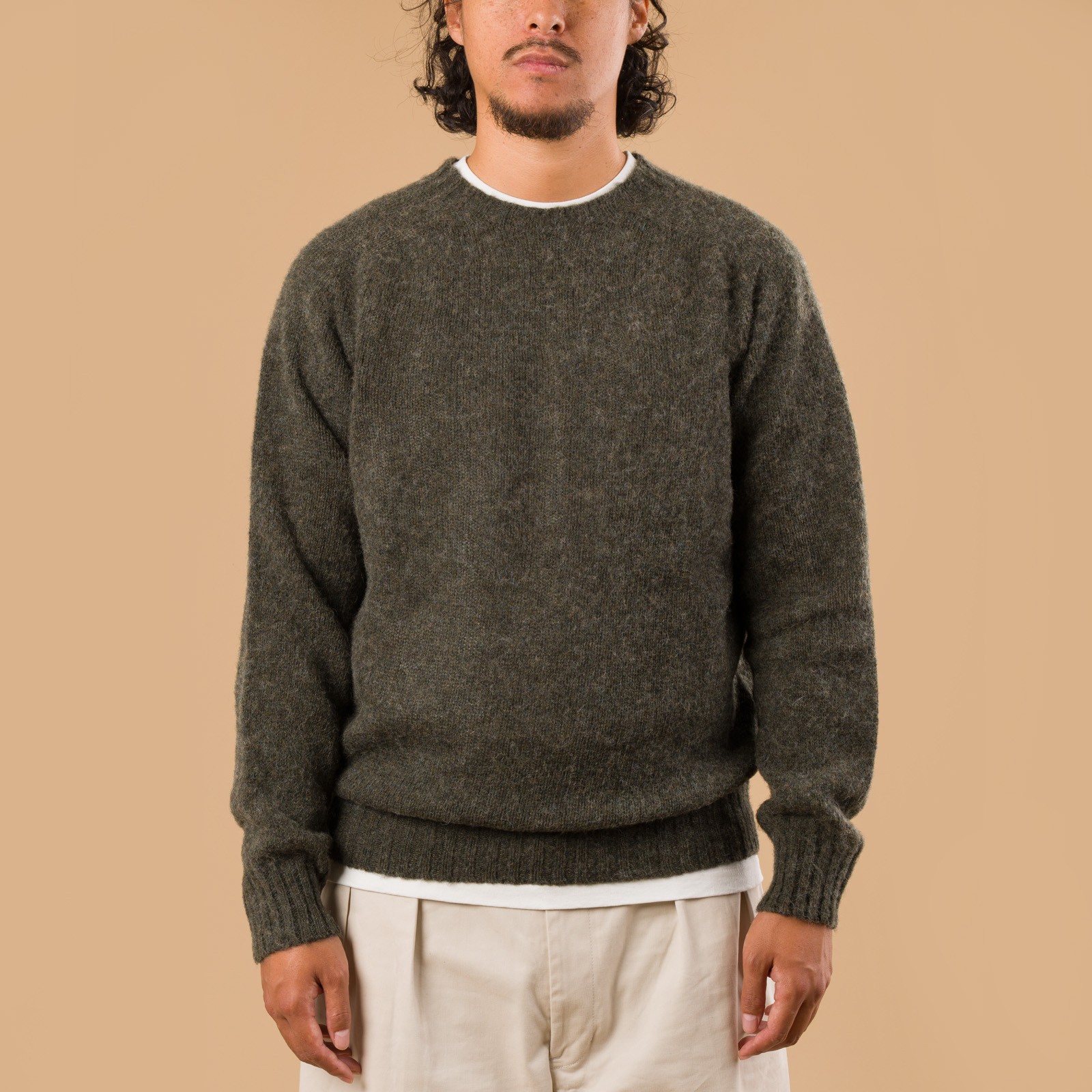 image portée de face pull HARLEY OF SCOTLAND X FLANEURS shaggy Crew Neck Bog