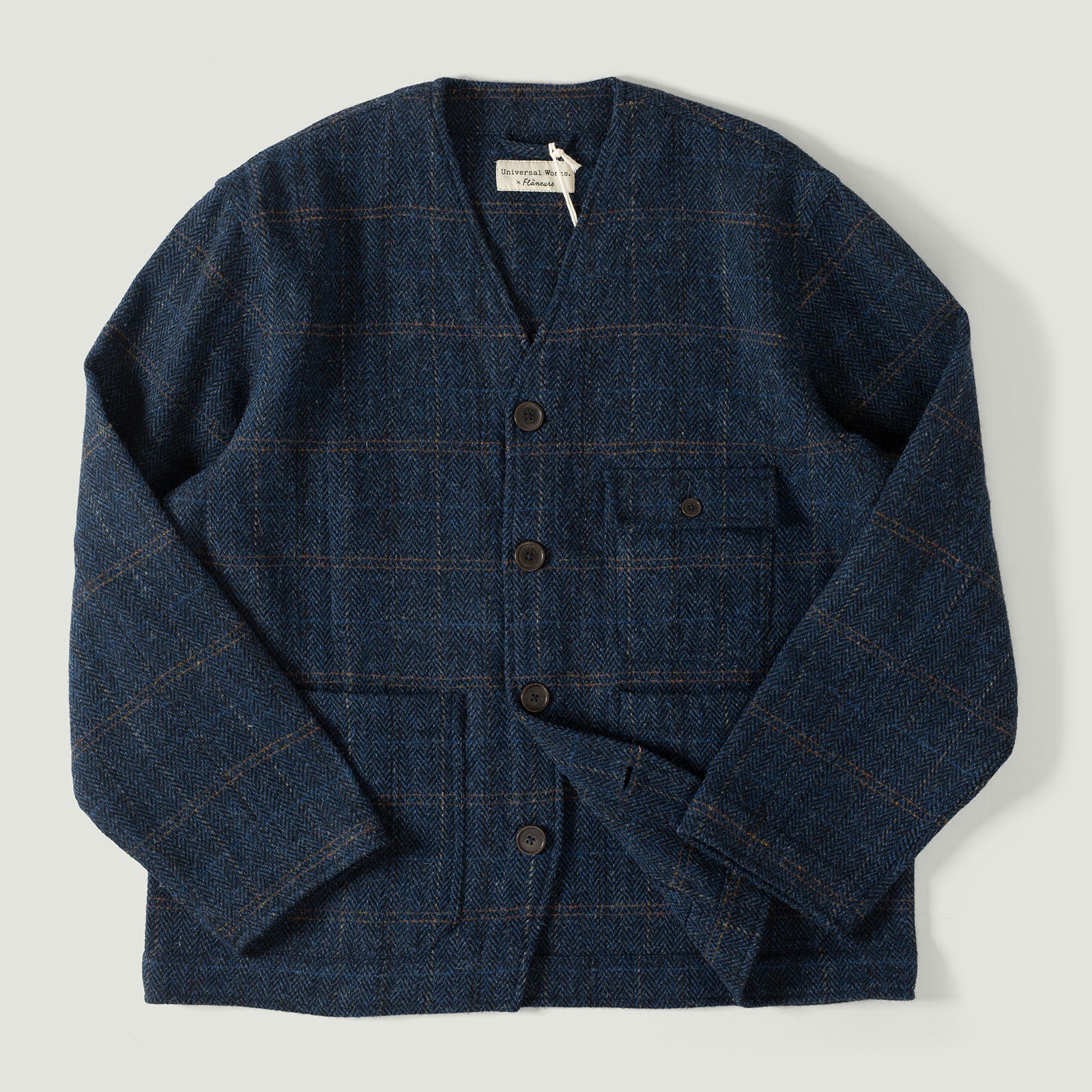 vignette UNIVERSAL WORKS x FLÂNEURS Harris Tweed Plaid Cabin Jacket Navy