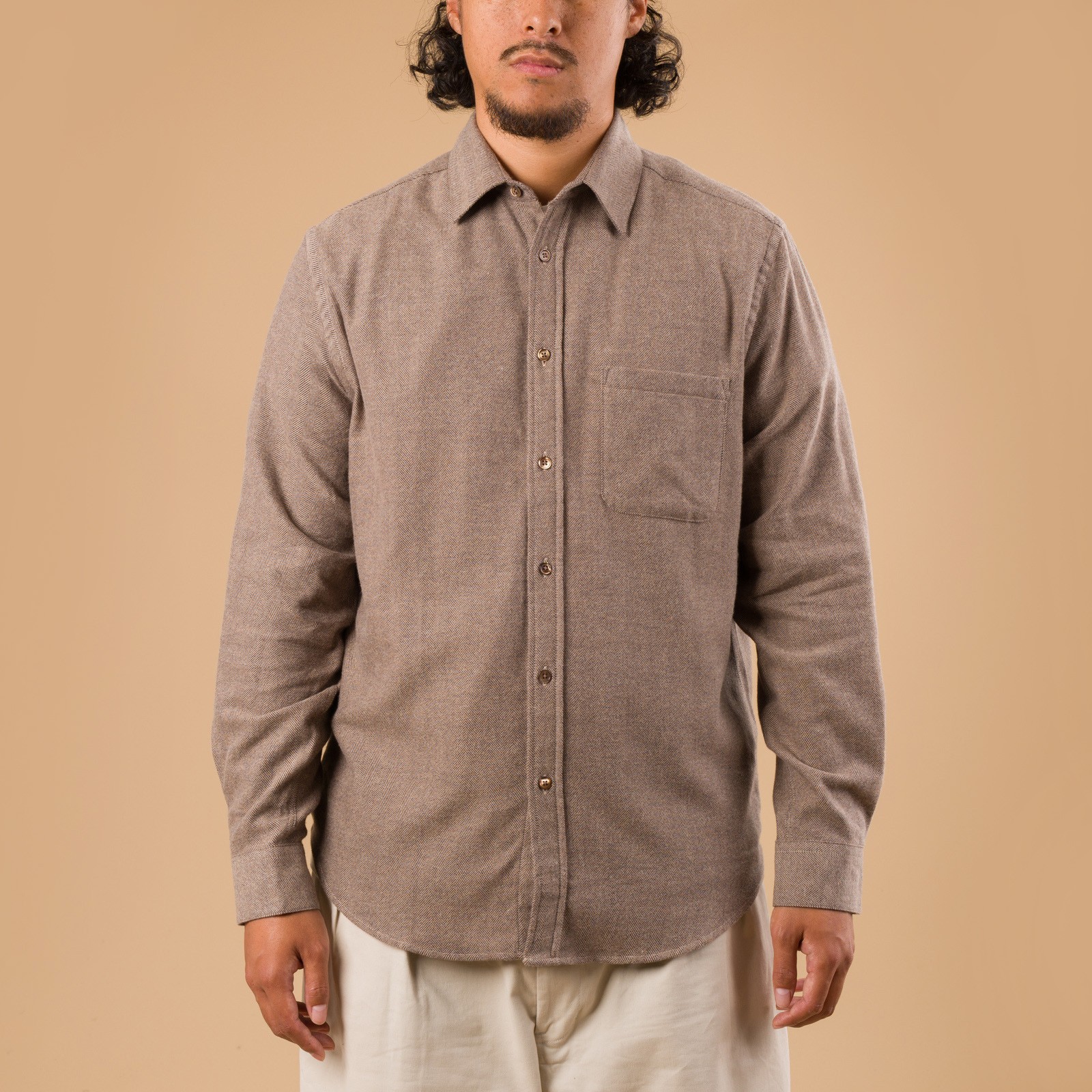 image portée face flâneurs PORTUGUESE FLANNEL Espiga Brown