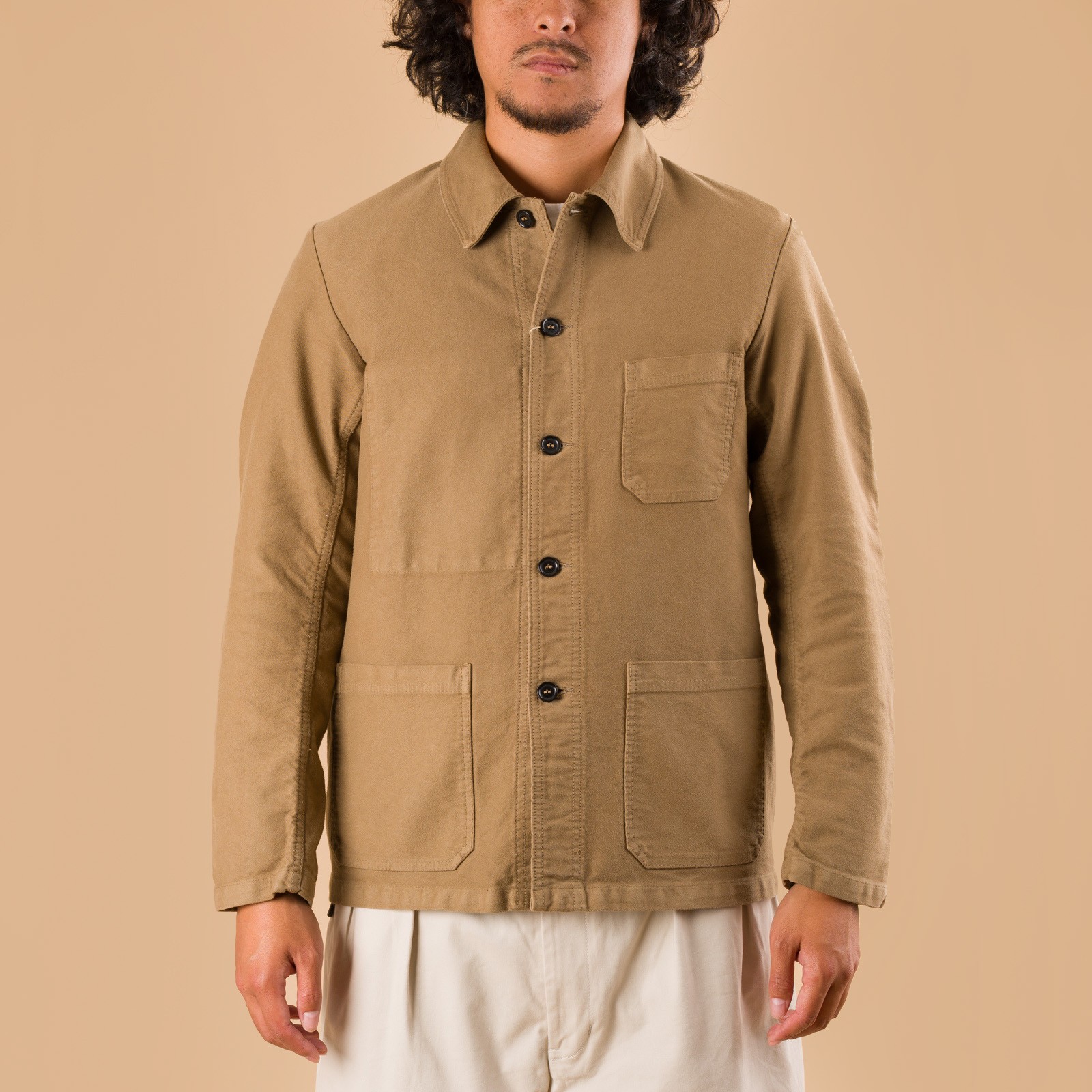 image flaneurs porté de face VETRA Dune French Moleskin Weaved Jacket
