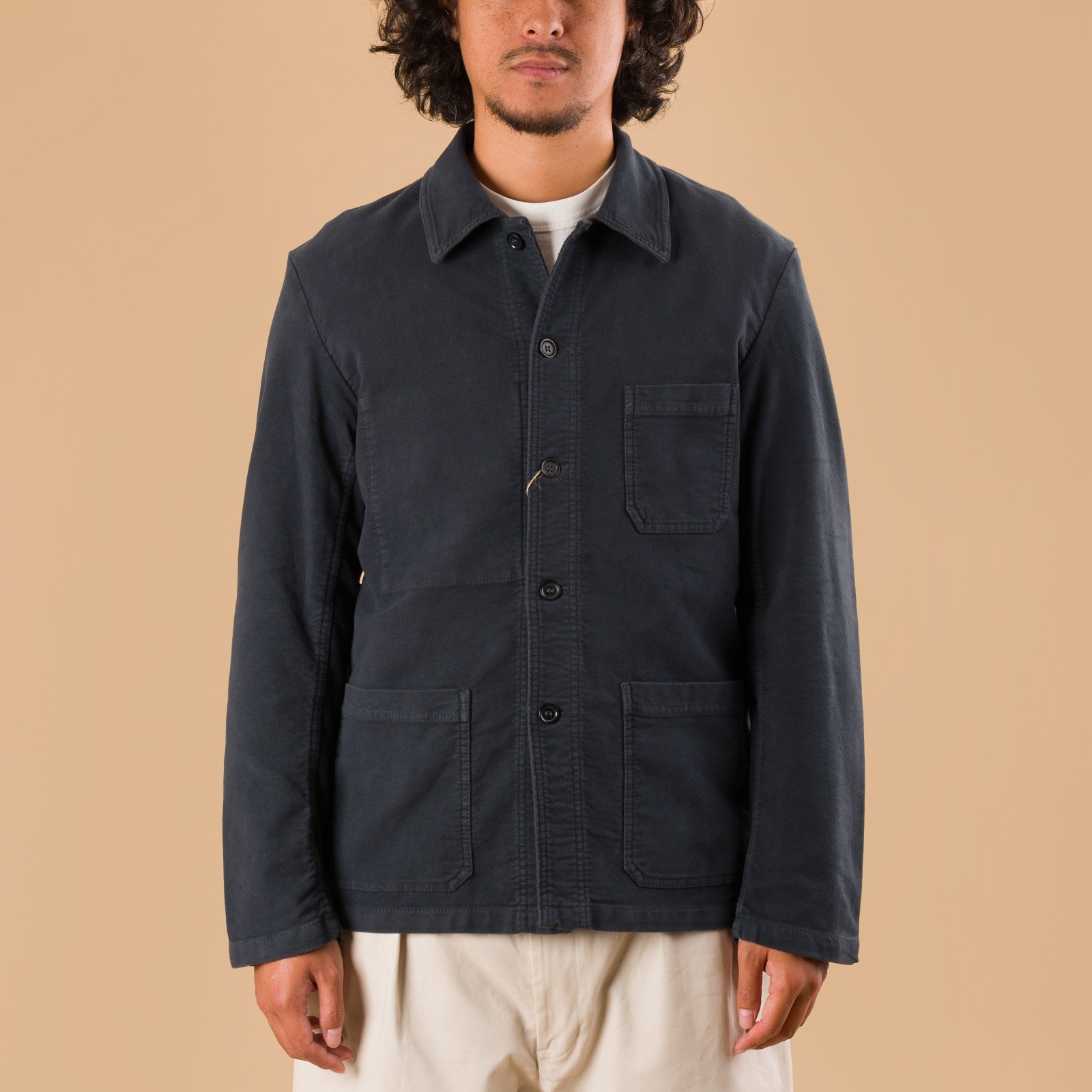 image flaneurs porté de face VETRA Graphite Suedine Weaved Jacket
