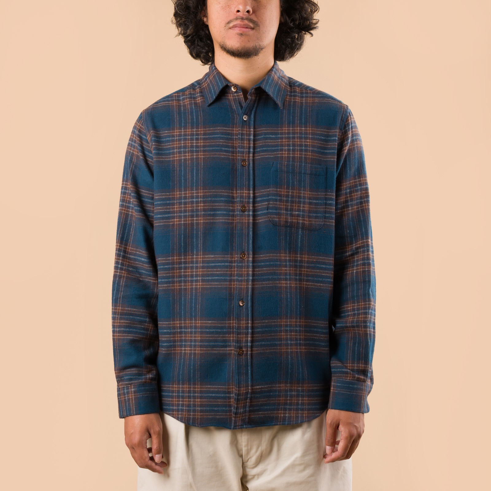 Image-Flâneurs_PORTUGUESE FLANNEL chemsie Bossa Shirt_de-face