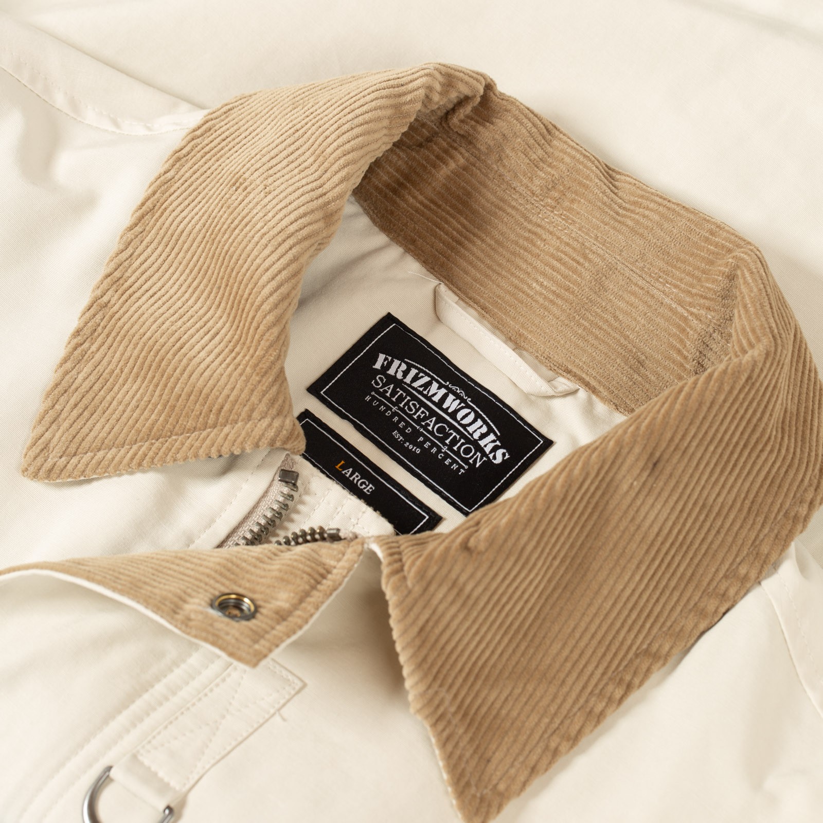 détail col veste Frizmworks Heritage Hunting Jacket Cream (2)