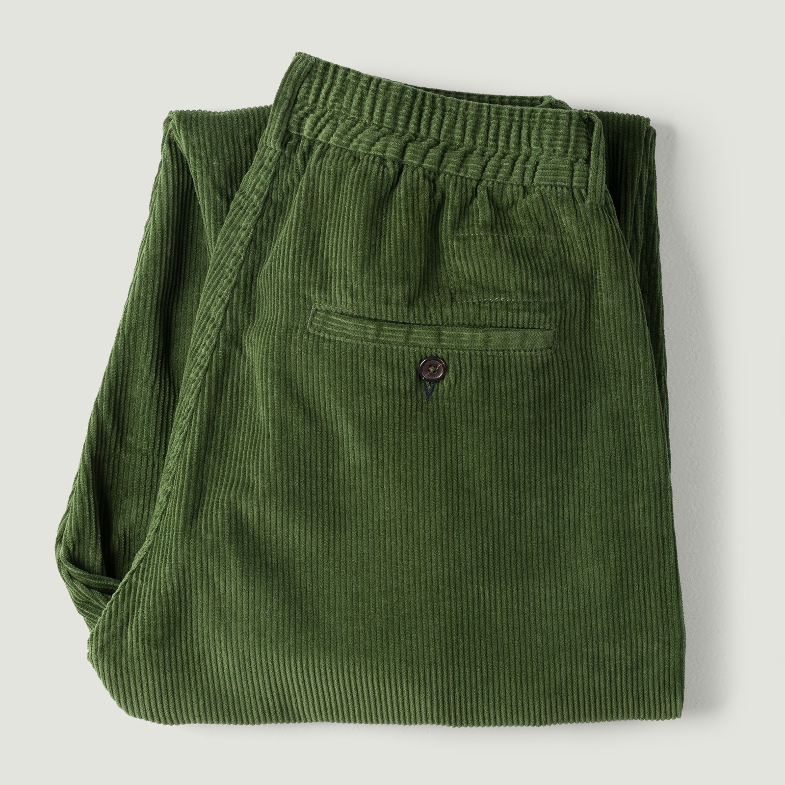 images flaneurs UNIVERSAL WORKS Corduroy Pleated Track Pant Green_Vignette