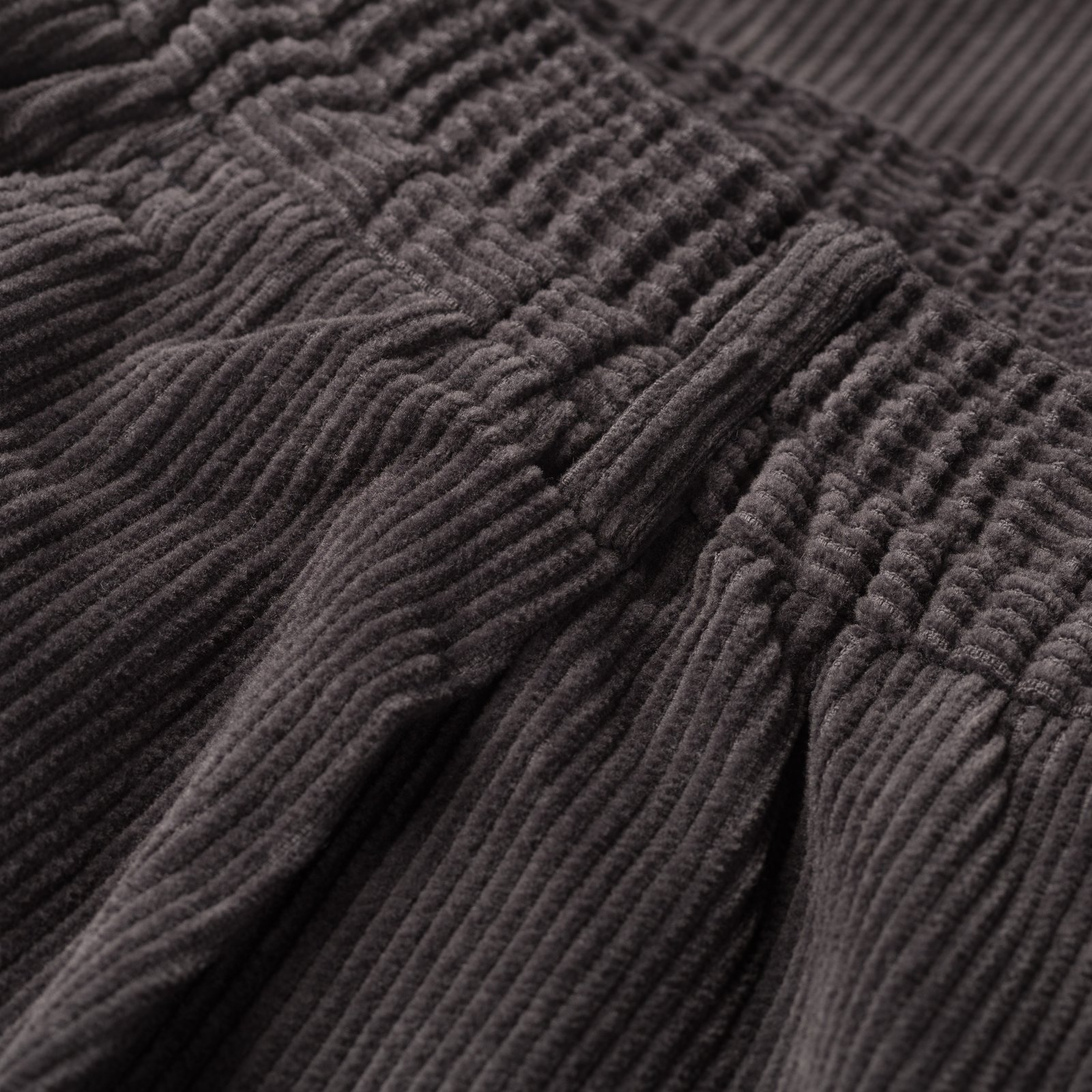 images flaneurs UNIVERSAL WORKS Corduroy Pleated Track Pant Charcoal_Detail-1