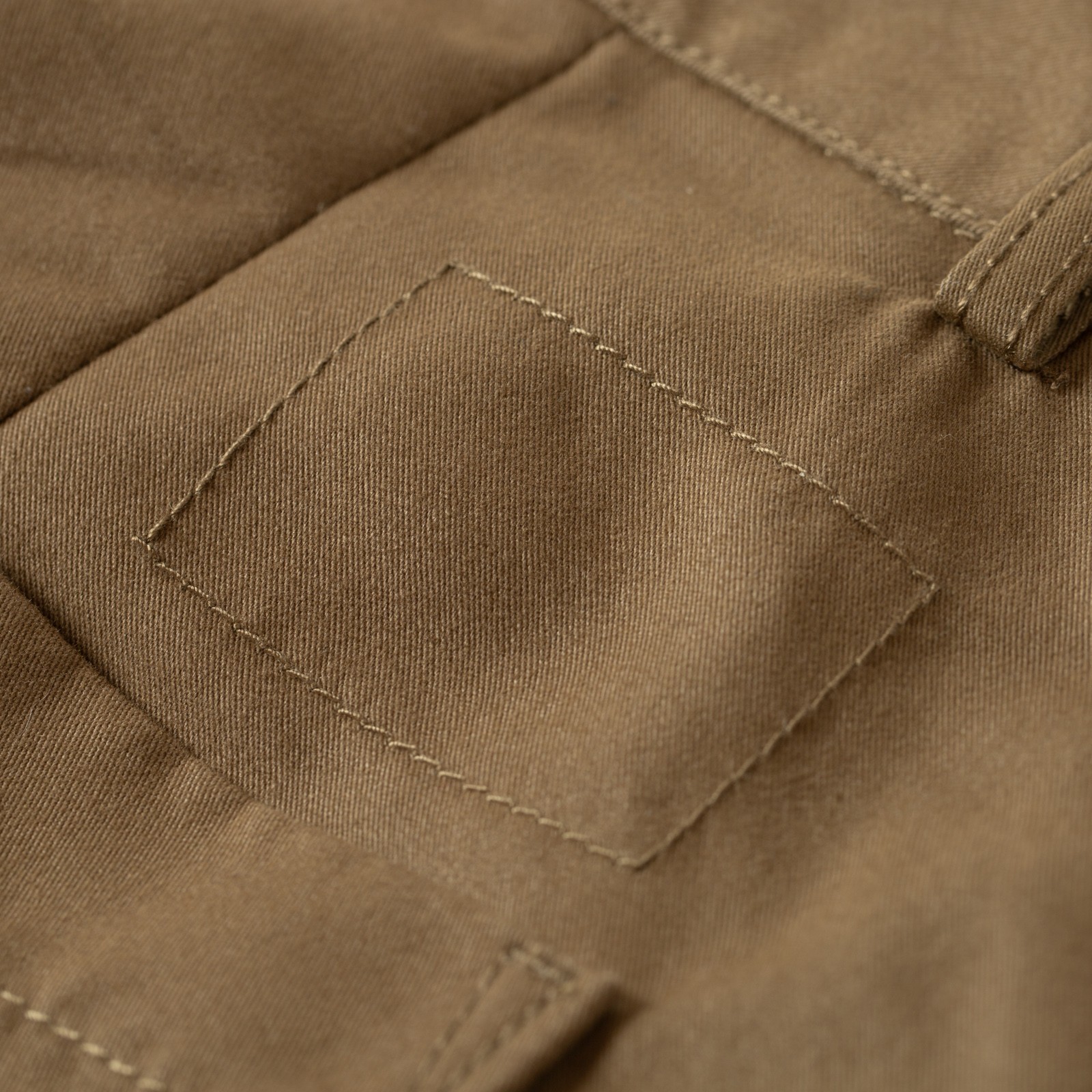 detail patch fantôme flaneurs pantalon universal works Brushed Polytech Duke Pant Khaki (2)