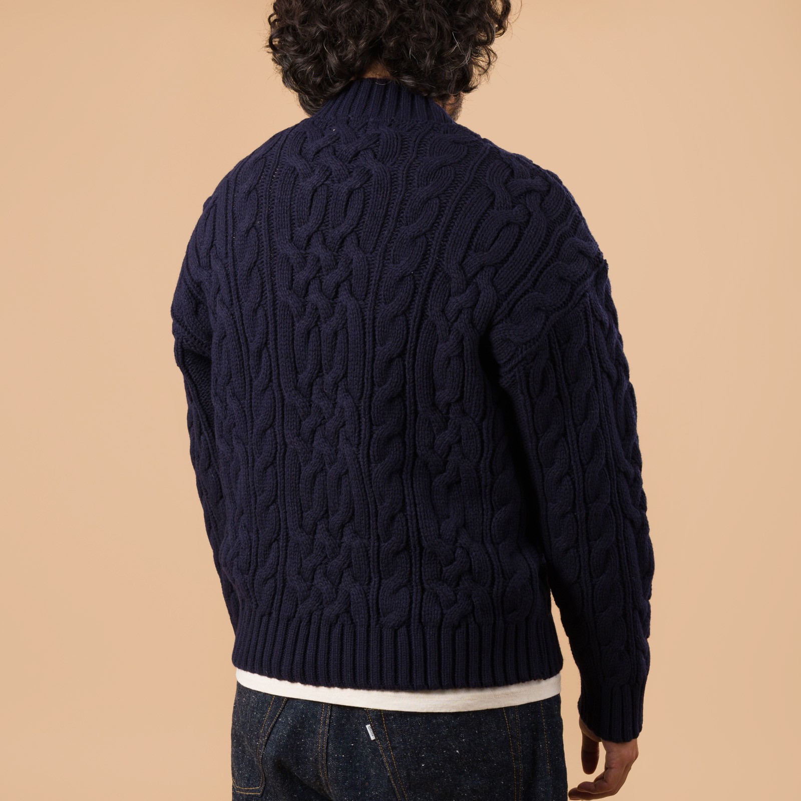 image flaneurs NITTO KNITWEAR Pull Col Rond Ohannes Maille Torsadée Marine dos