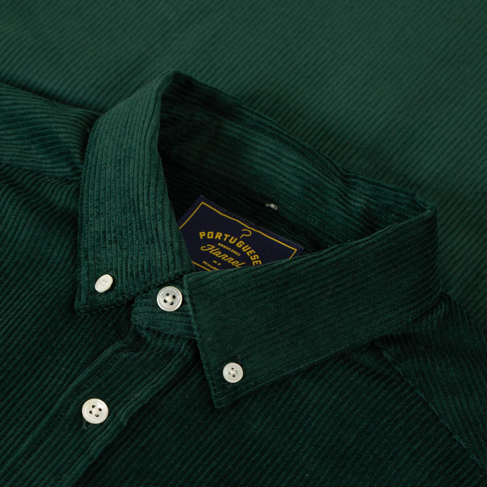 PORTUGUESE-FLANNEL-flâneurs-chemise-velours-Lobo-Green-col