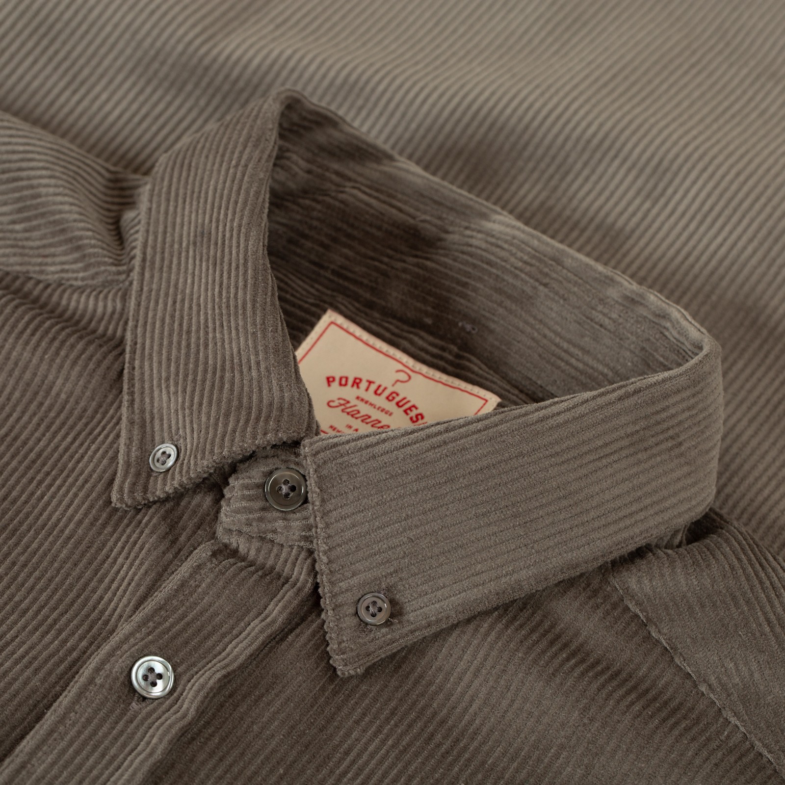PORTUGUESE FLANNEL flâneurs chemise velours Lobo grey detail col
