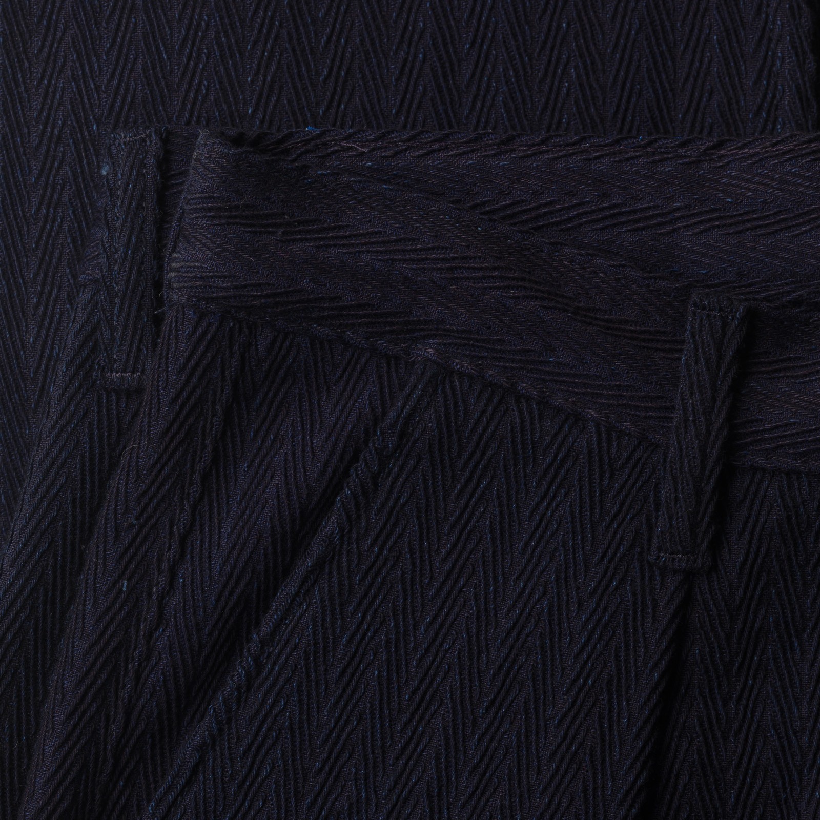 Image-Flâneurs_NAKED & FAMOUS / Pleated Trousers Indigo Sugiaya_detail-1