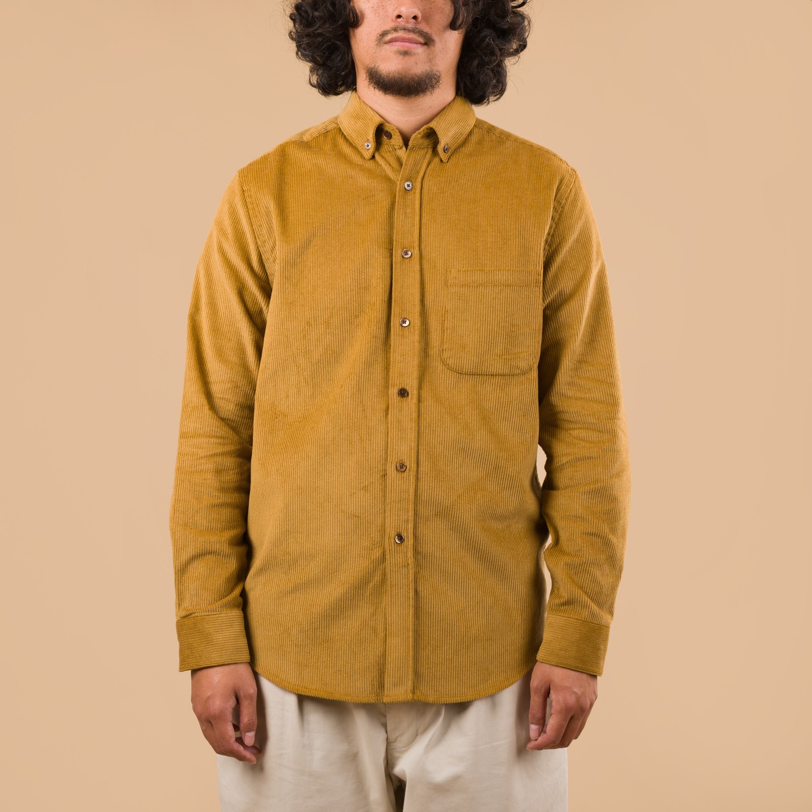 PORTUGUESE-FLANNEL-flâneurs-chemise-velours-Lobo-Prairie de face