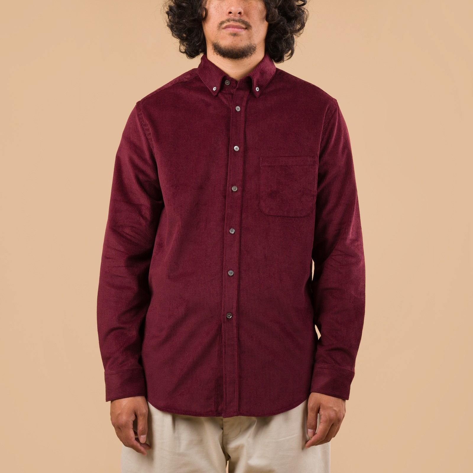 PORTUGUESE-FLANNEL-flâneurs-chemise-velours-Lobo-bordeaux de face