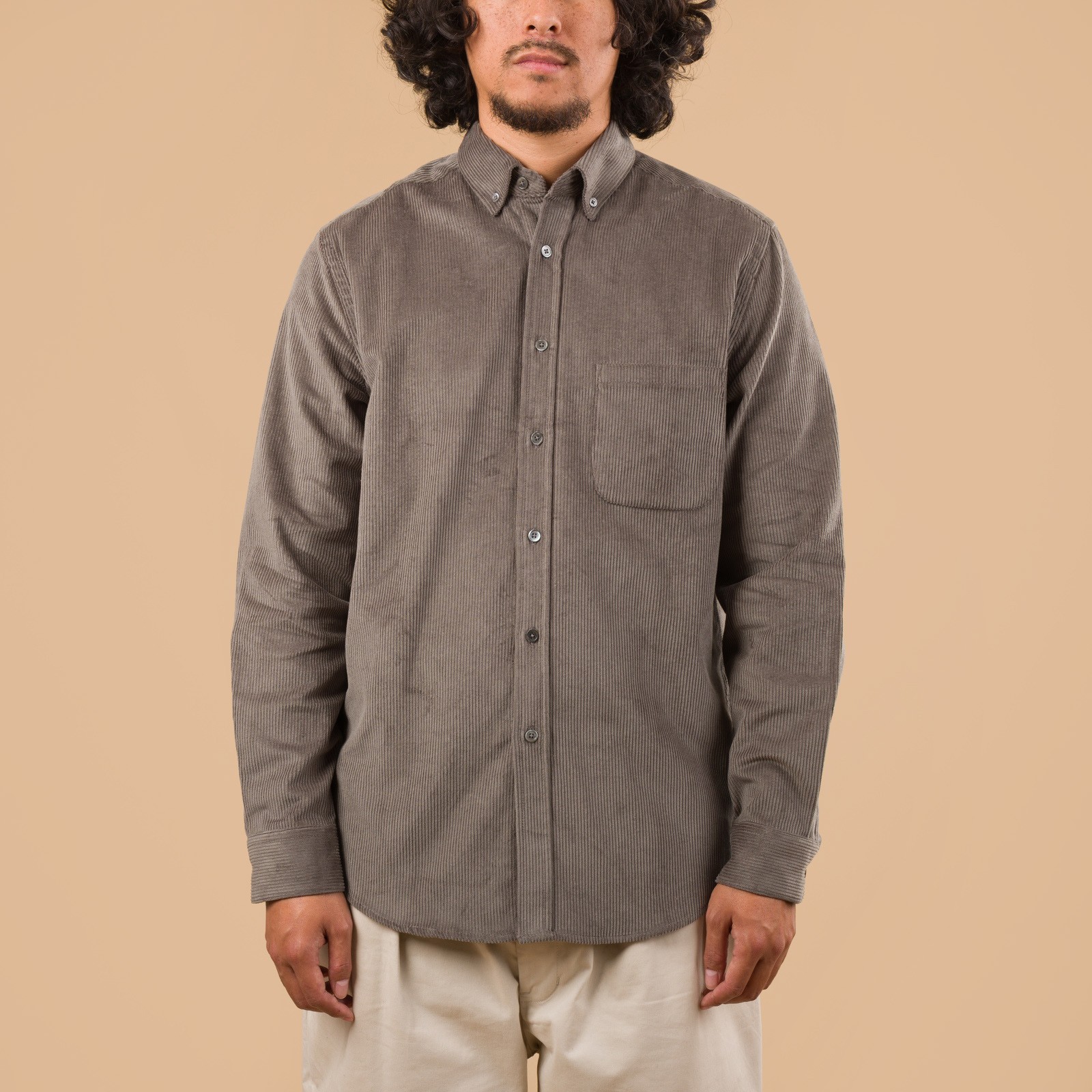 PORTUGUESE-FLANNEL-flâneurs-chemise-velours-Lobo-Grey-de face