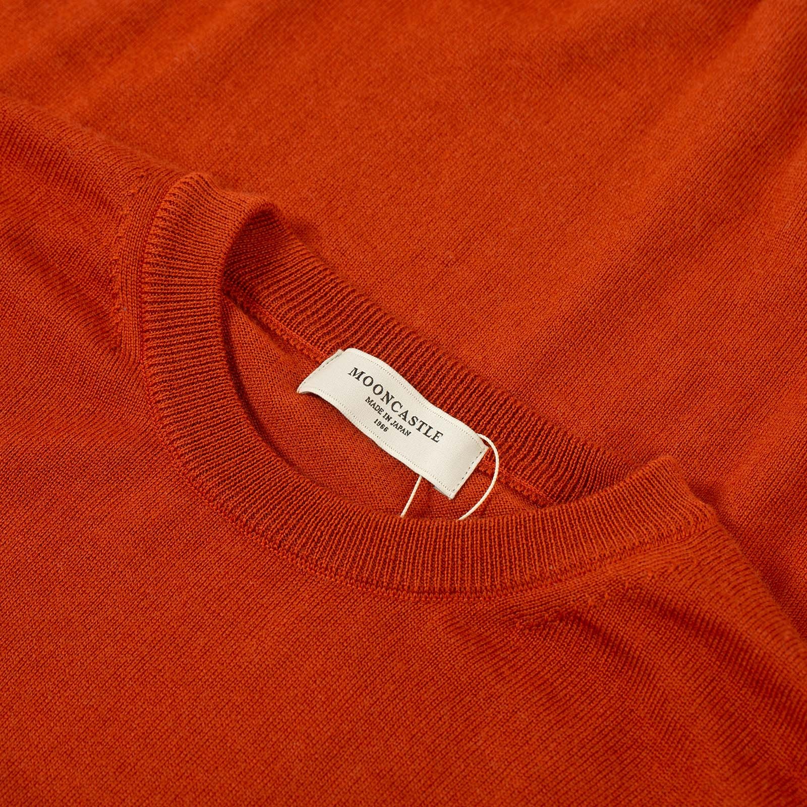 detail col flâneursMOONCASTLE 12G Wool Crew Neck orange