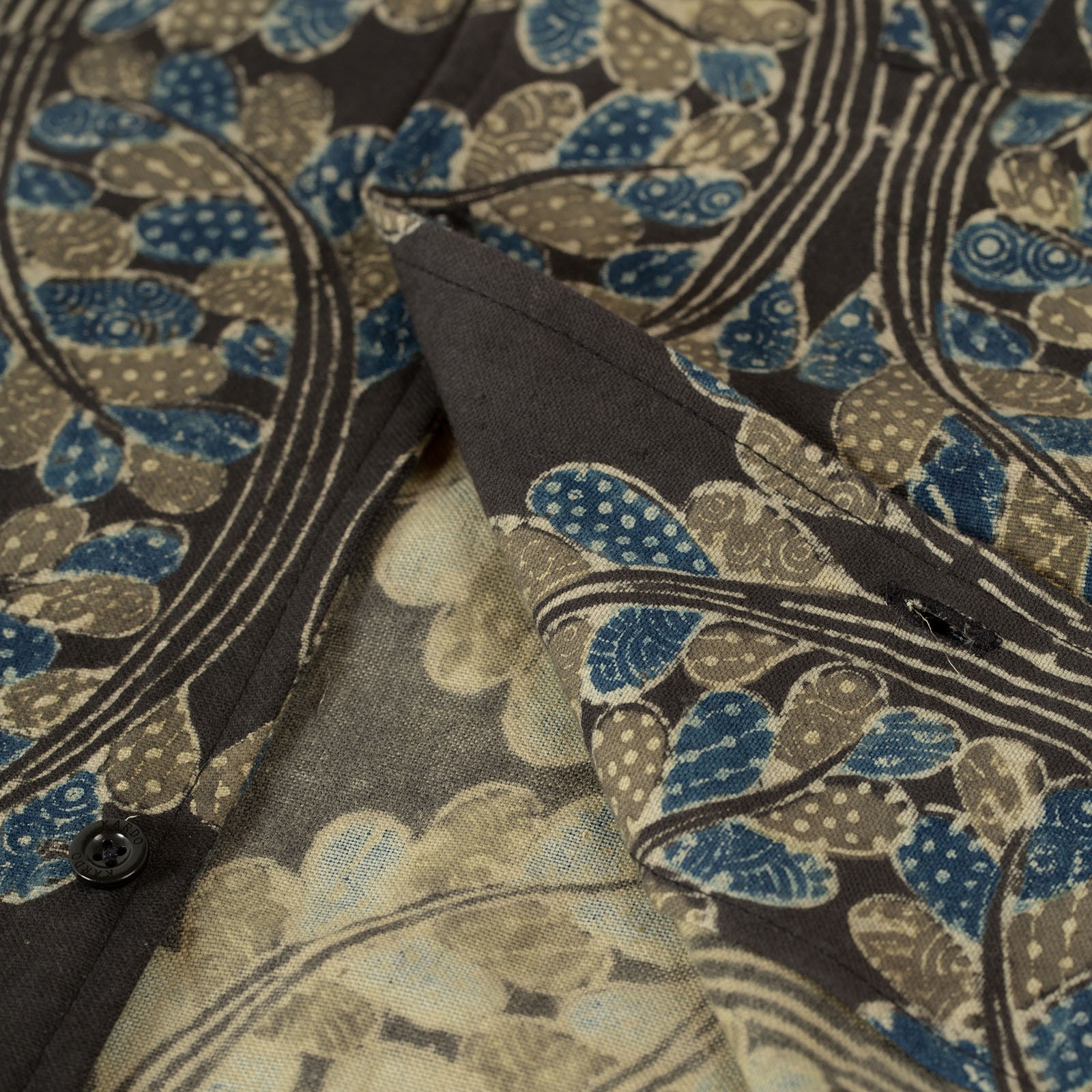 Vignettes chemise collaboration Kardo FW25 inside