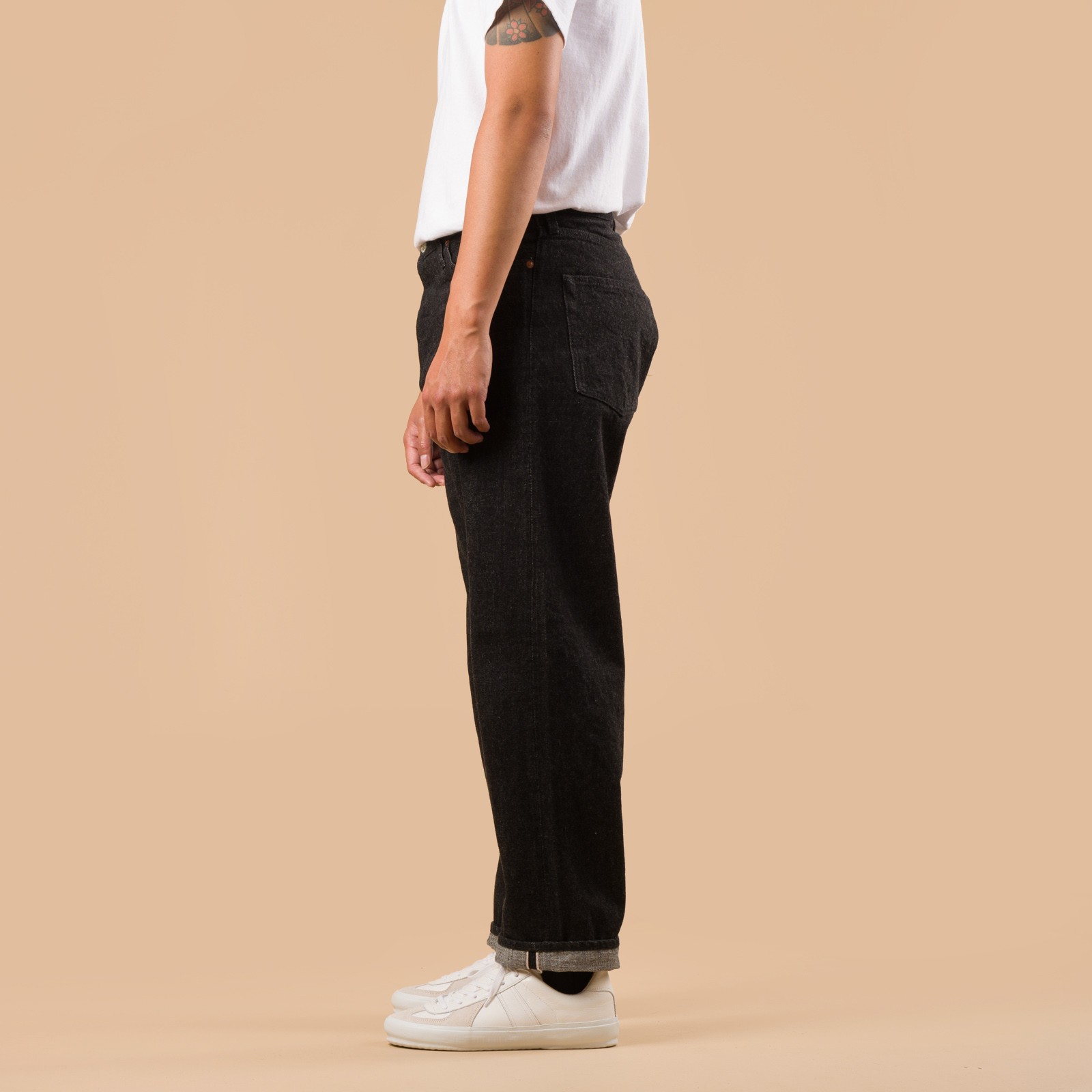 image flâneurs FOB FACTORY F153 5P Tapered black Selvedge Denim de profil