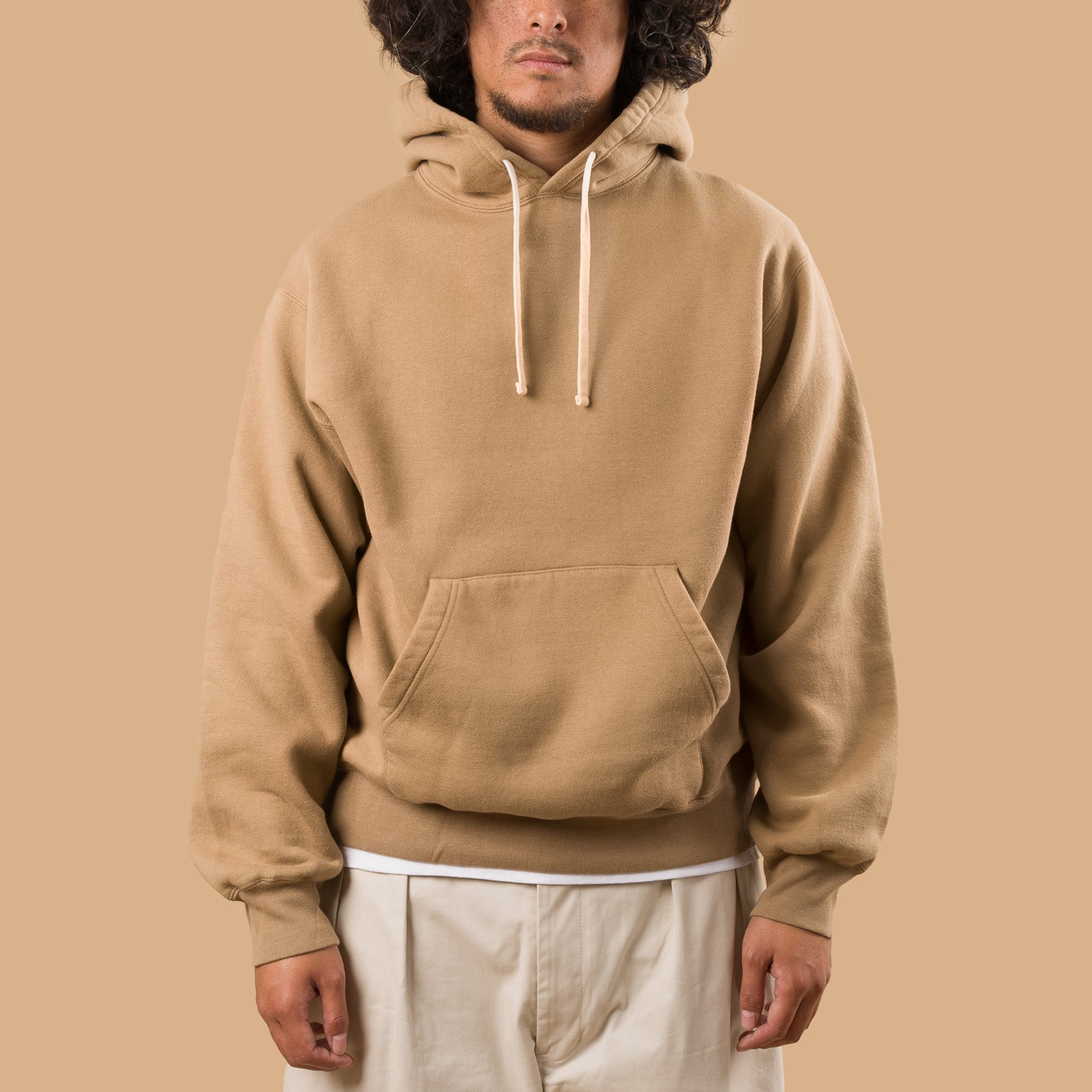 Image-Flâneurs_BEAMS PLUS / Sweat Pullover Hoodie Raised Back Khaki_de-face
