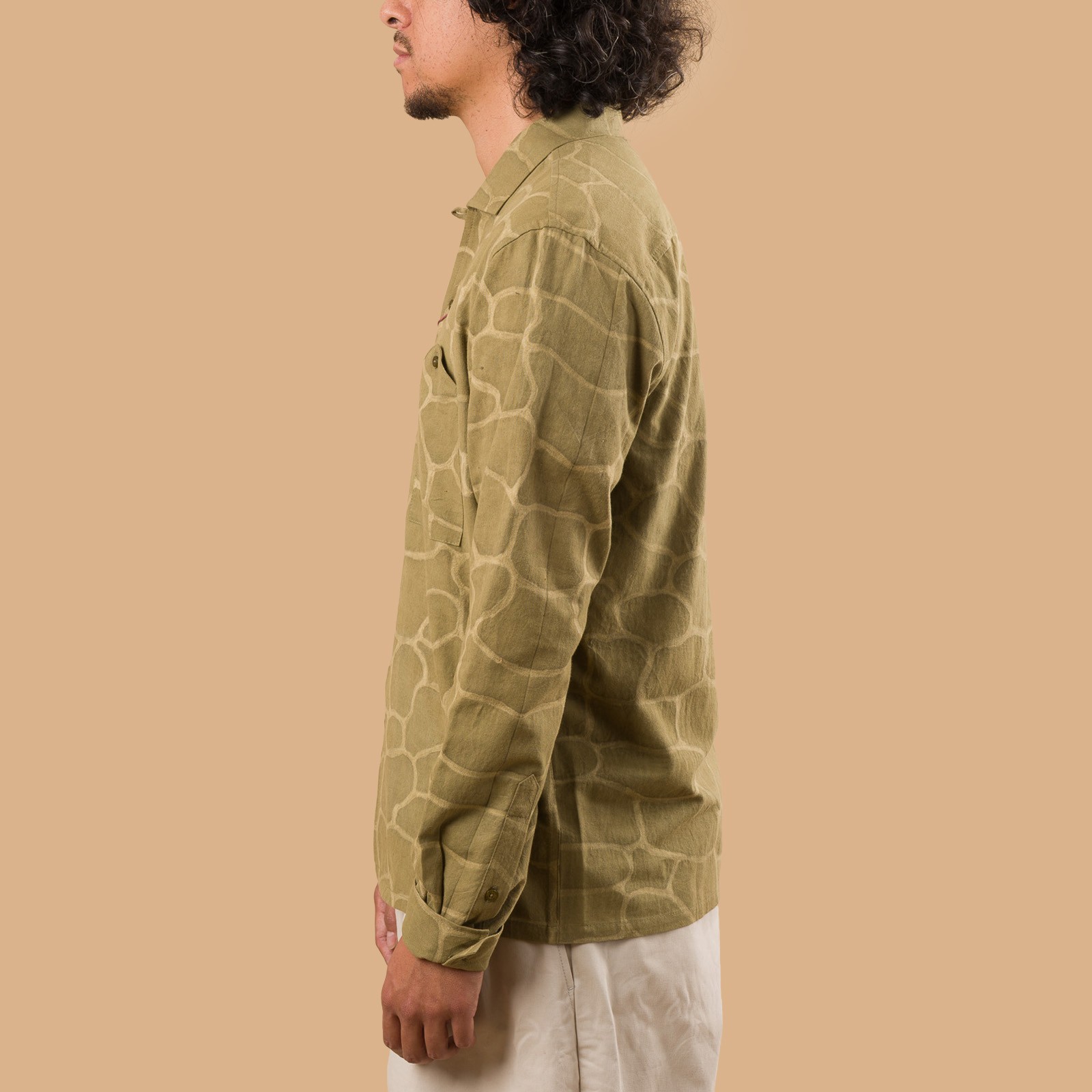 chemise collaboration Kardo de profil