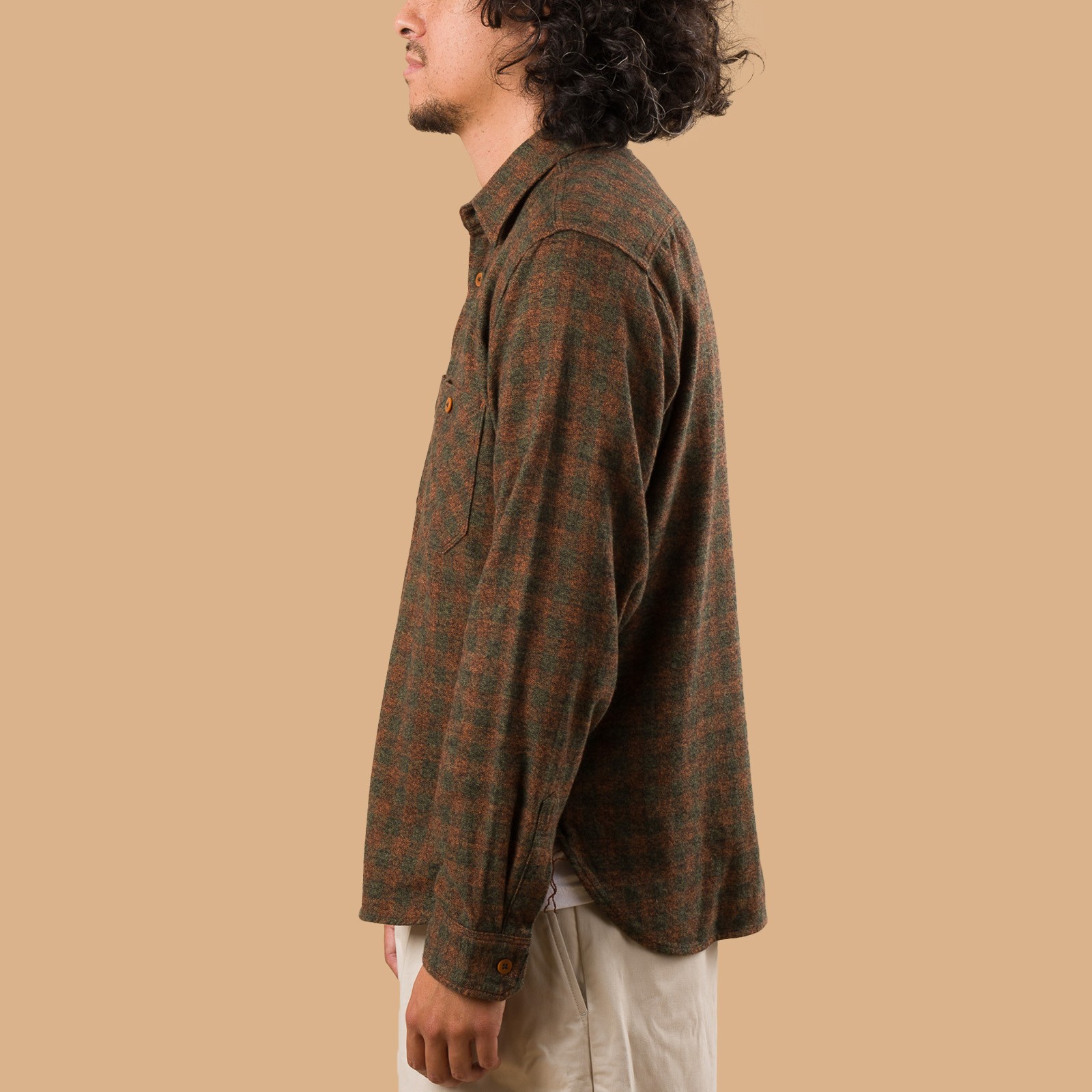 Seuvas FW25 chemise de profil