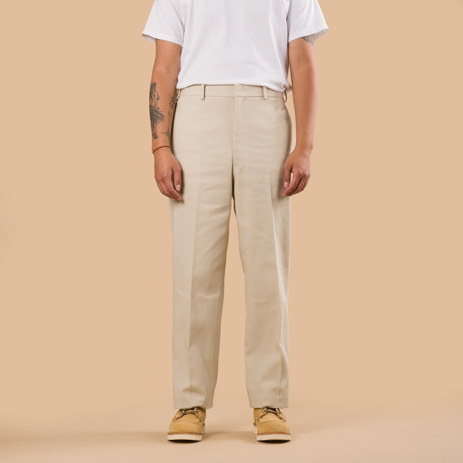 Image-Flâneurs_J. PRESS / New Piped Stem Big Back Belt Drill Beige_de-face