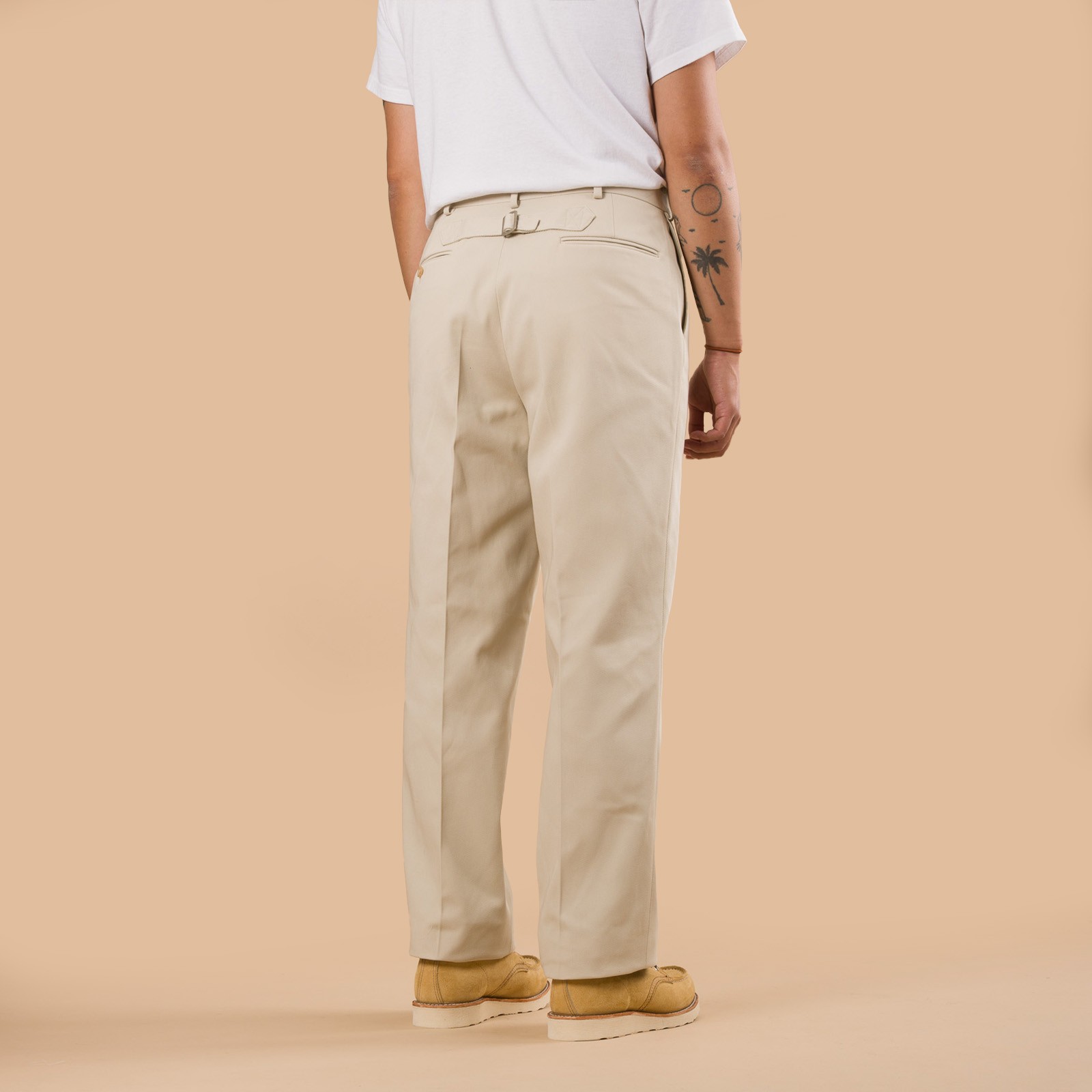 Image-Flâneurs_J. PRESS / New Piped Stem Big Back Belt Drill Beige_de-dos