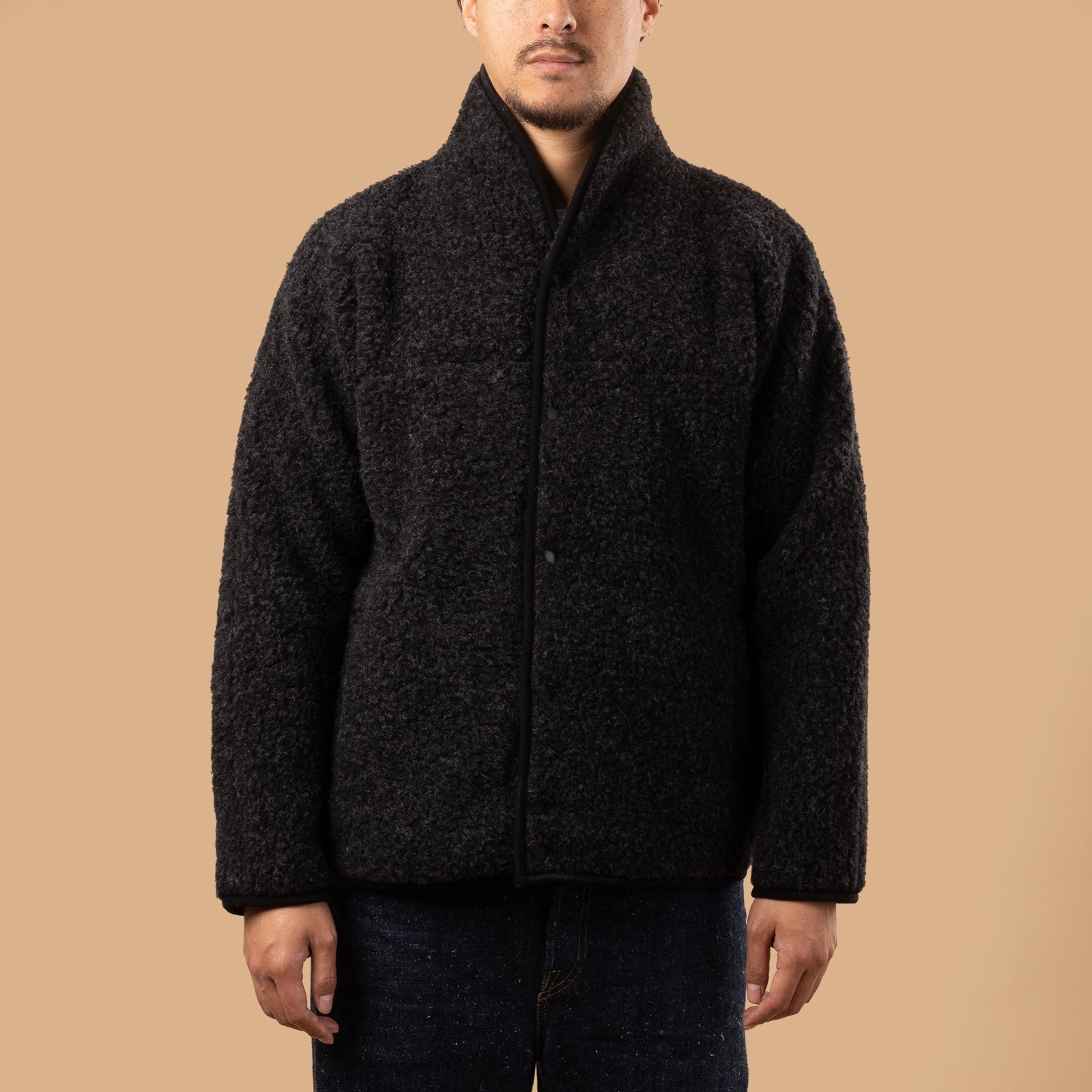 image-portée-de-face-Colbreaker-x-Flâneurs-black-fleece-wool-pile-1