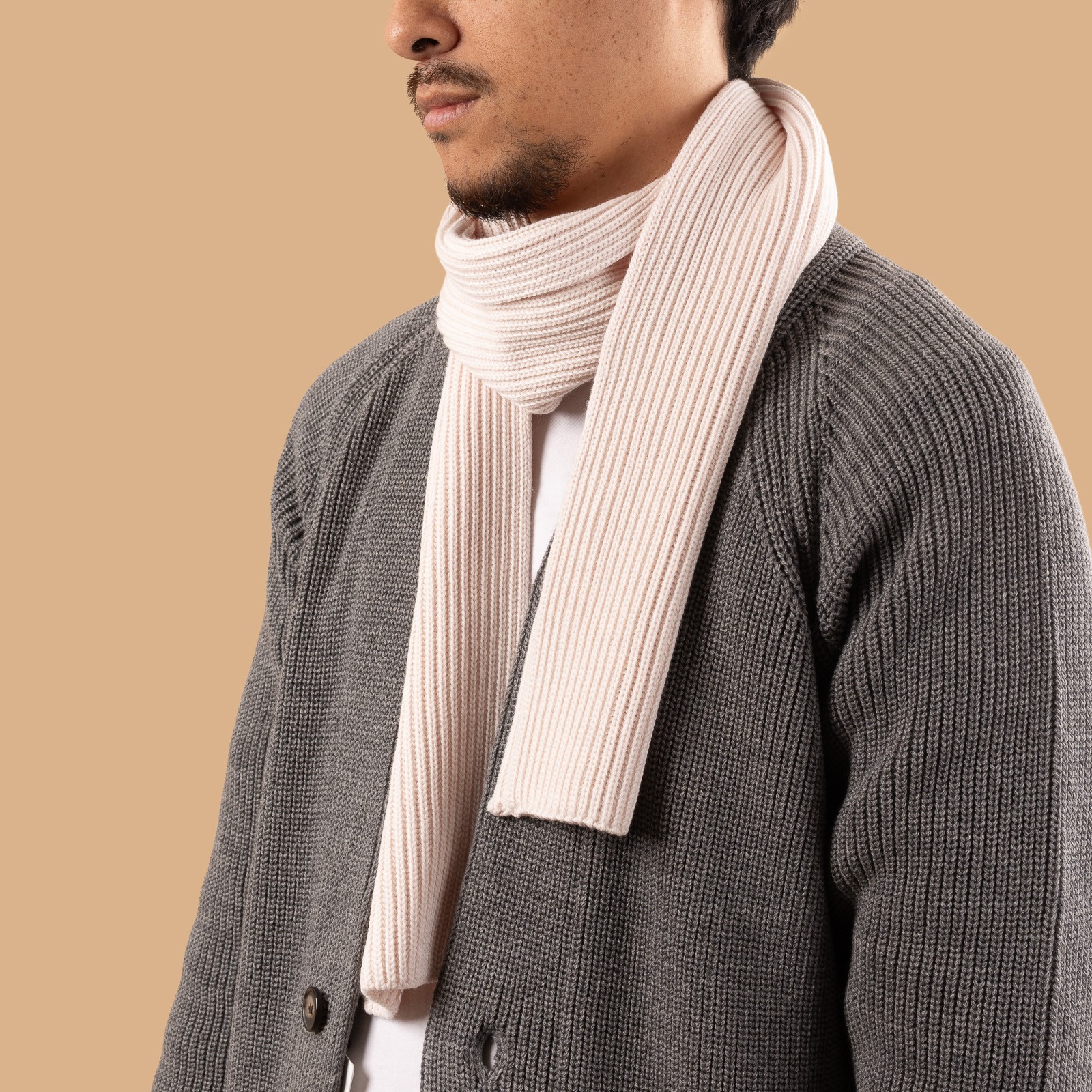 flaneurs écharpe laine épaisse BATONER Solid Wool Rib Muffler Ivory portée