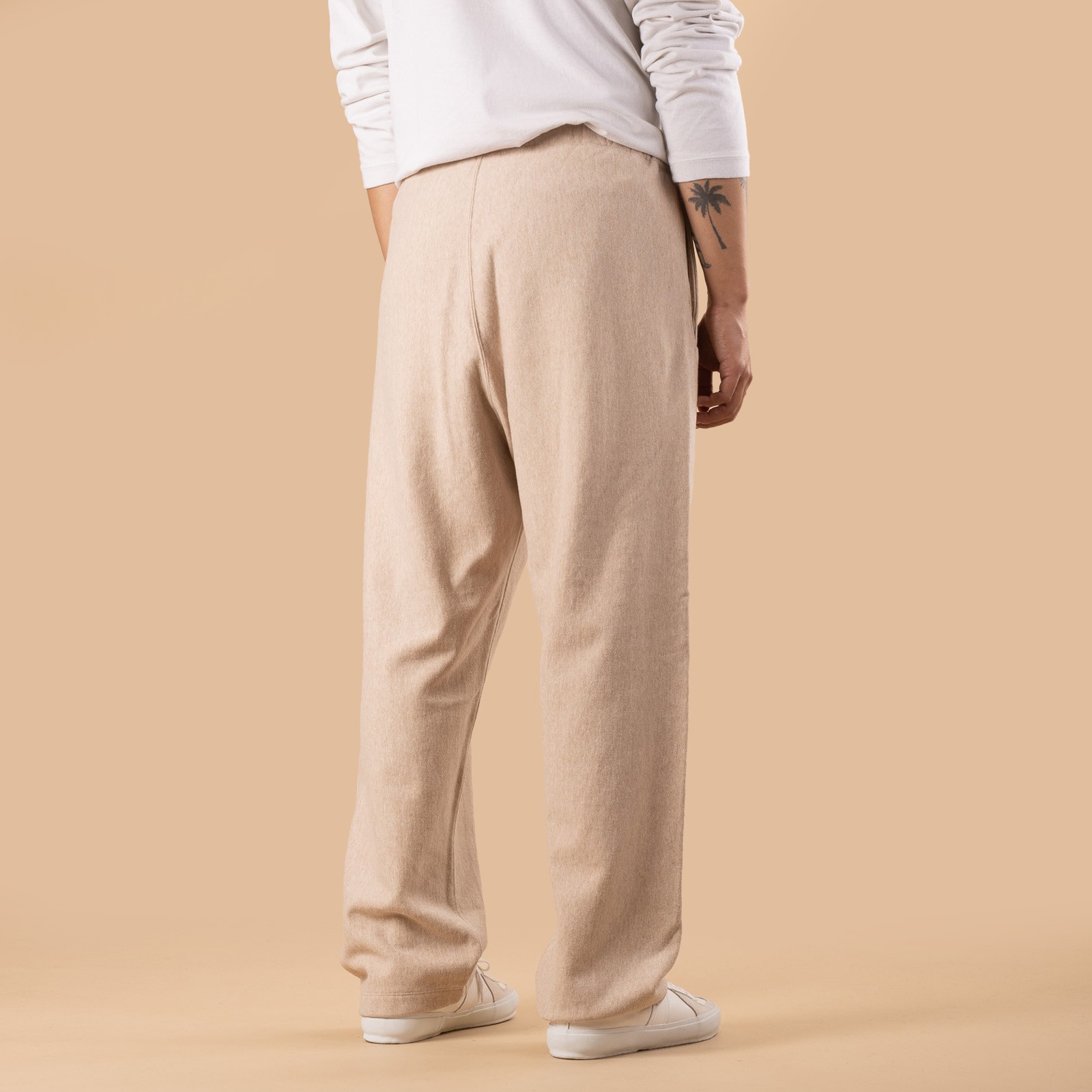 flaneurs sweat BATONER Jumberca Urake Pants Beige de dos