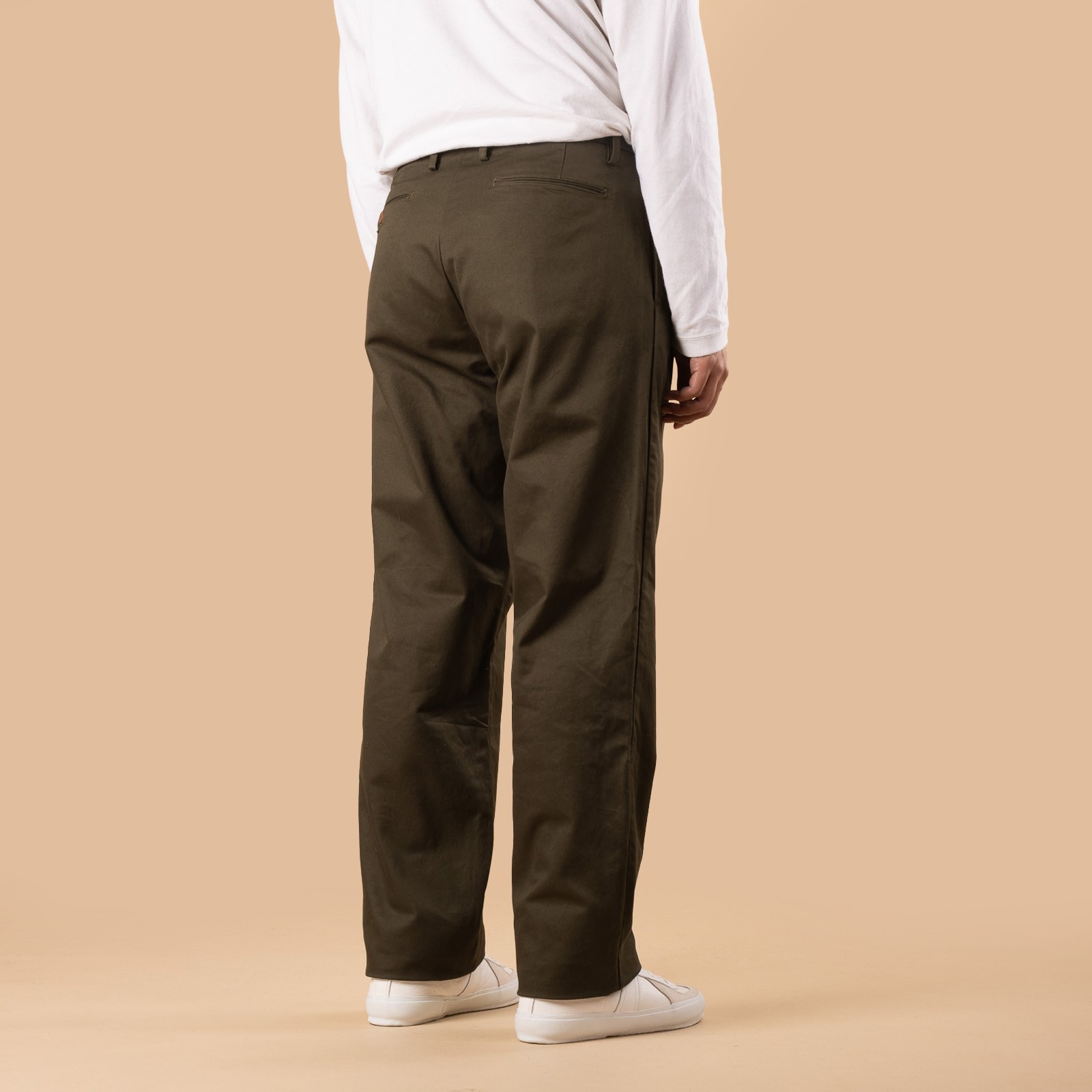 Image-Flâneurs SEUVAS / Chino 2Tuck Trousers Olive_de-dos
