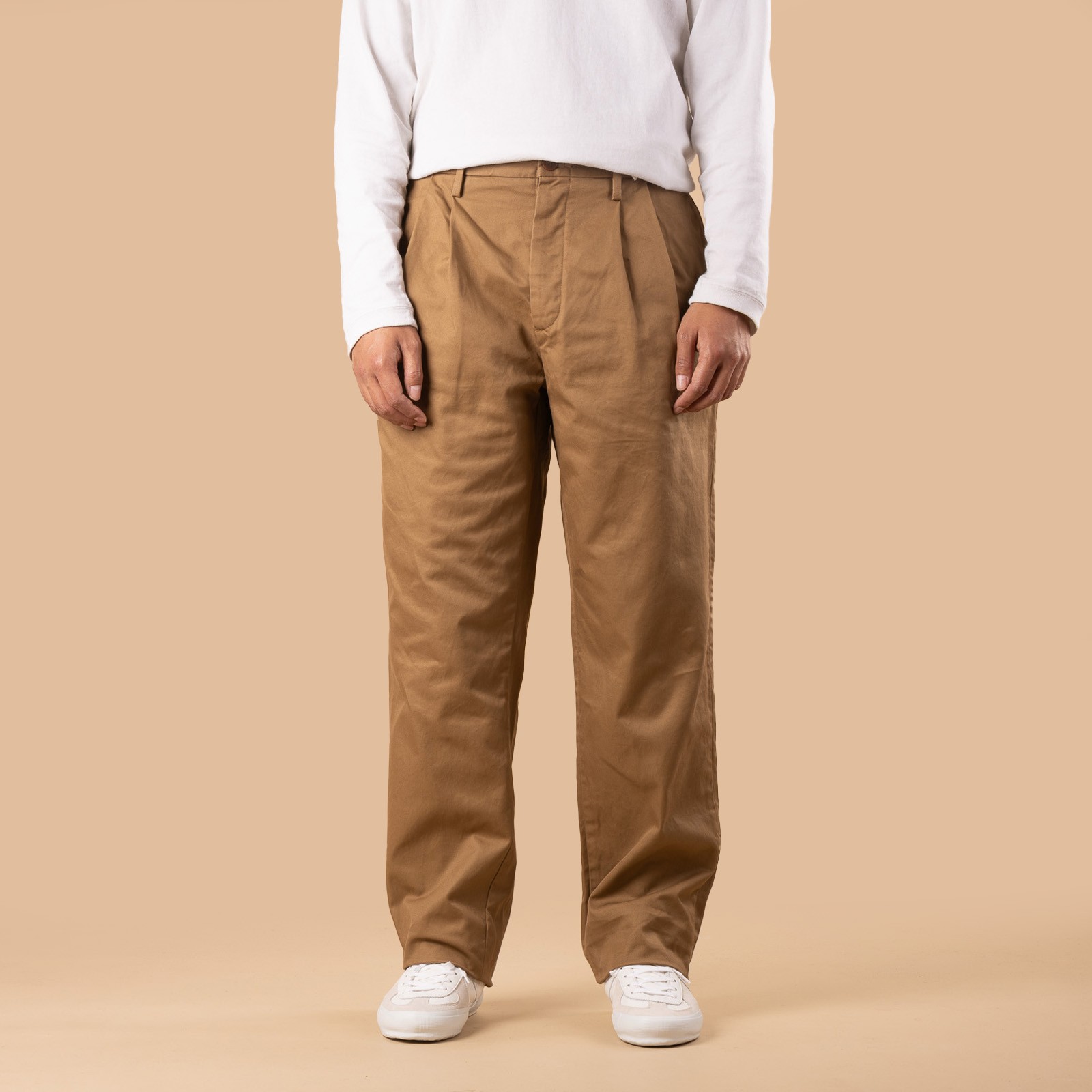 Image-Flâneurs SEUVAS / Chino 2Tuck Trousers Brown_de-face