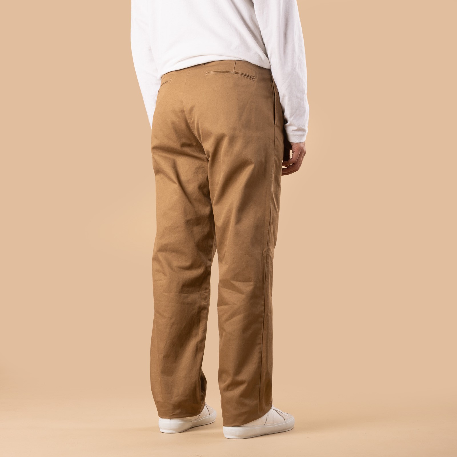 Image-Flâneurs SEUVAS / Chino 2Tuck Trousers Brown_de-dos
