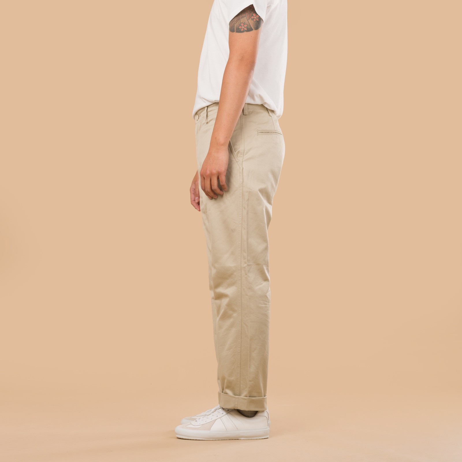 image flâneurs pantalon FOB FACTORY  F0514 Narrow U.S. Trousers beige de  profil