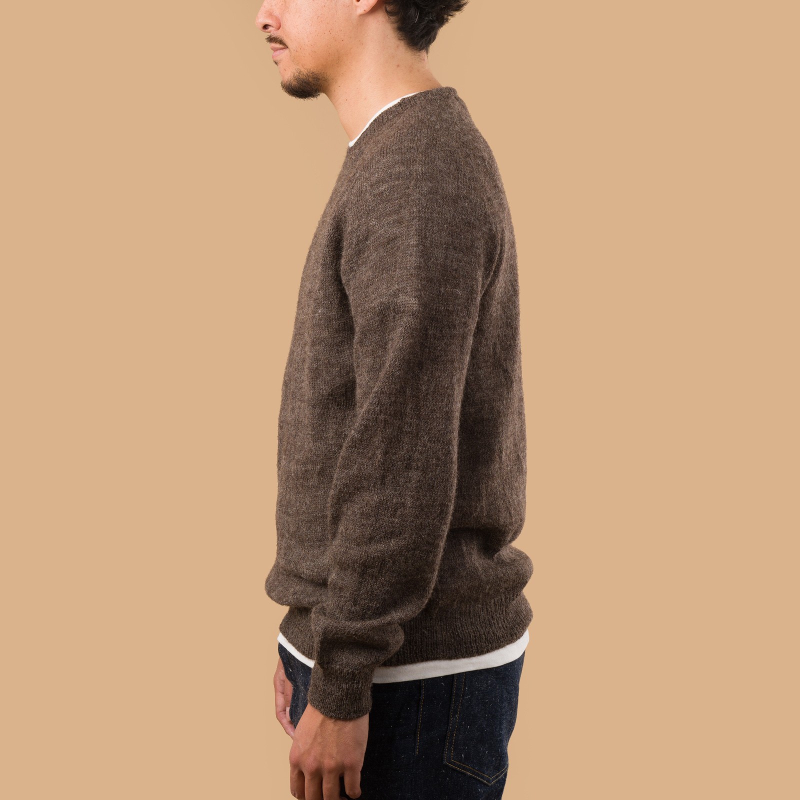 image flâneurs pull HARLEY OF SCOTLAND 1 Ply Voe True Shetland Crew Neck Grey de profil