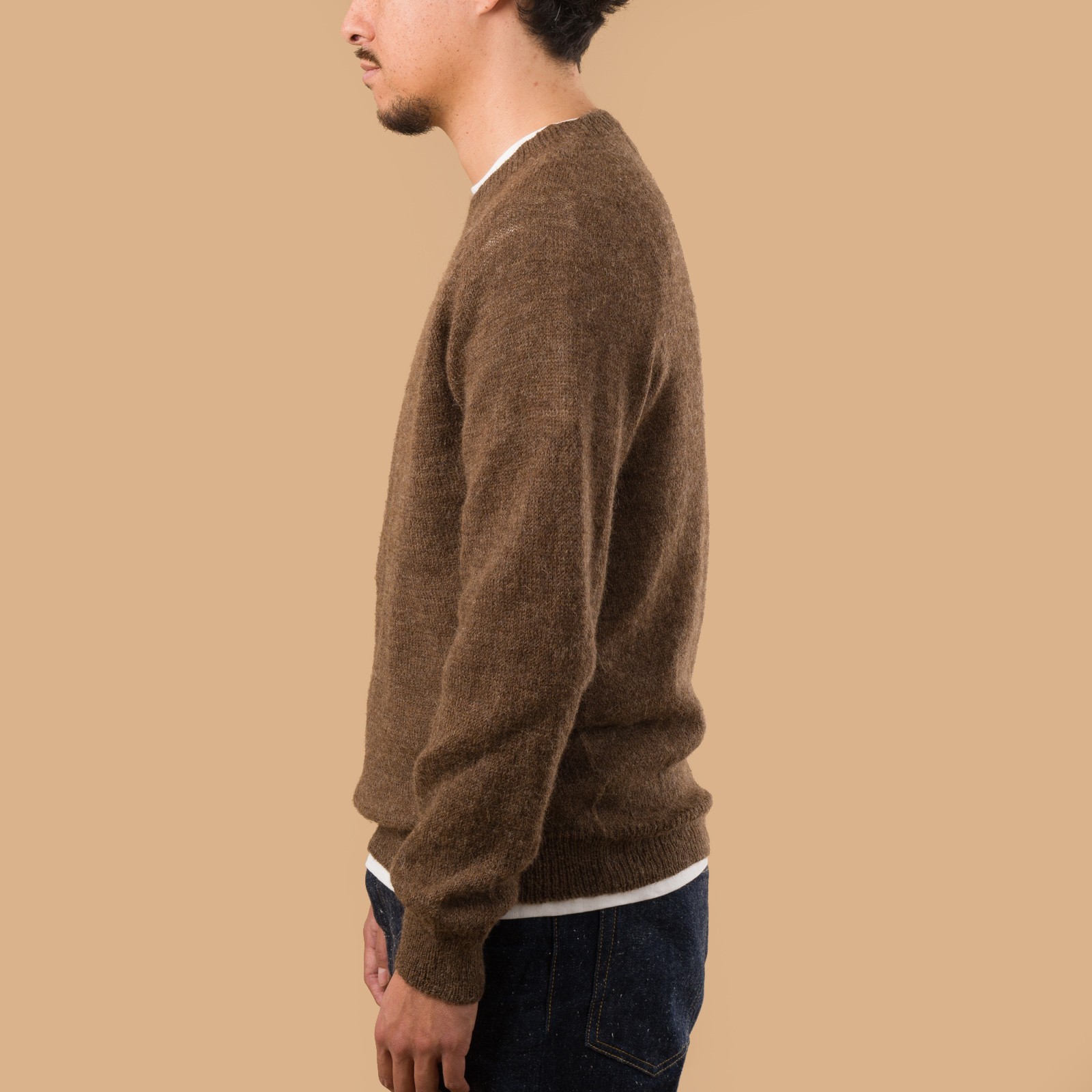 image flâneurs HARLEY OF SCOTLAND 1 Ply Voe True Shetland Crew Neck Moorit  de profil