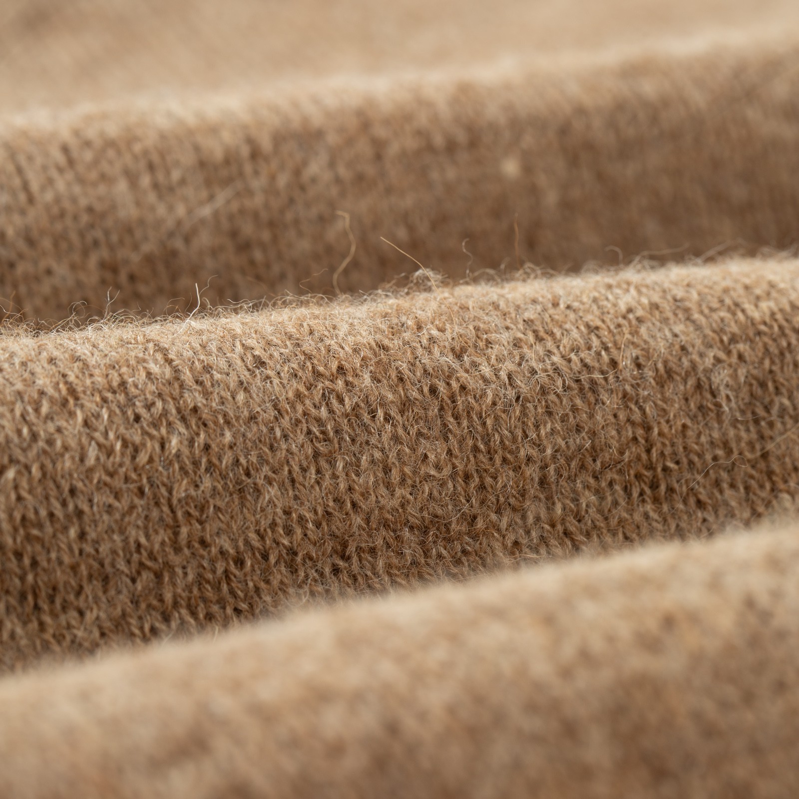 image flâneurs HARLEY OF SCOTLAND 1 Ply Voe True Shetland Crew Neck Fawn laine