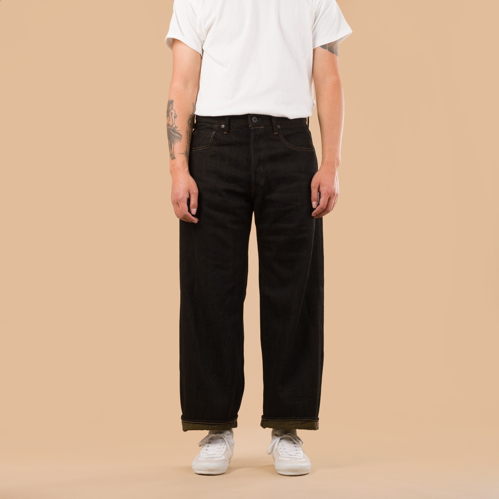 image flâneurs jeans black ONI DENIM 222-BKOL porté de face