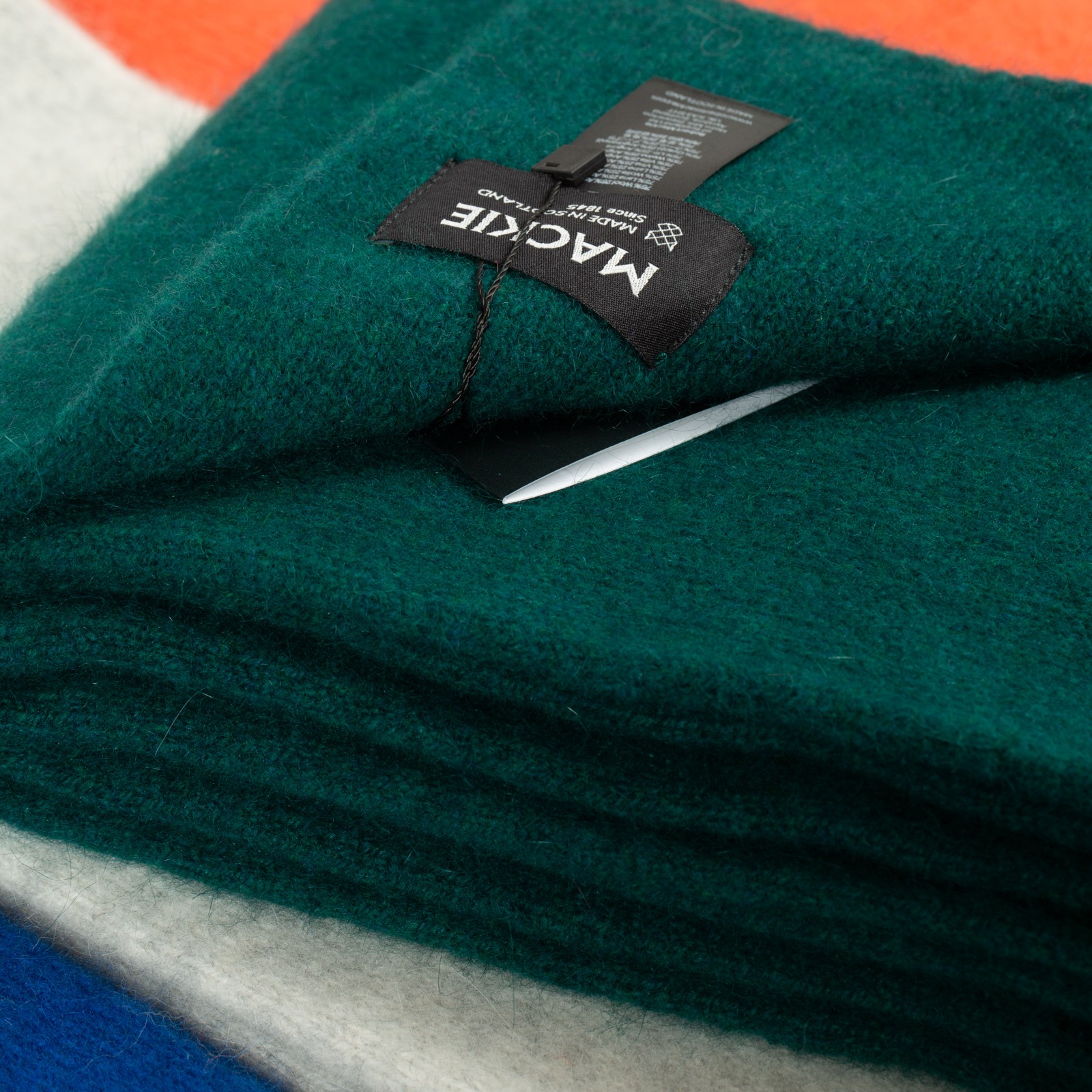 détail flaneurs écharpe geelongora laine angora douce Mackie couleur Sacramento