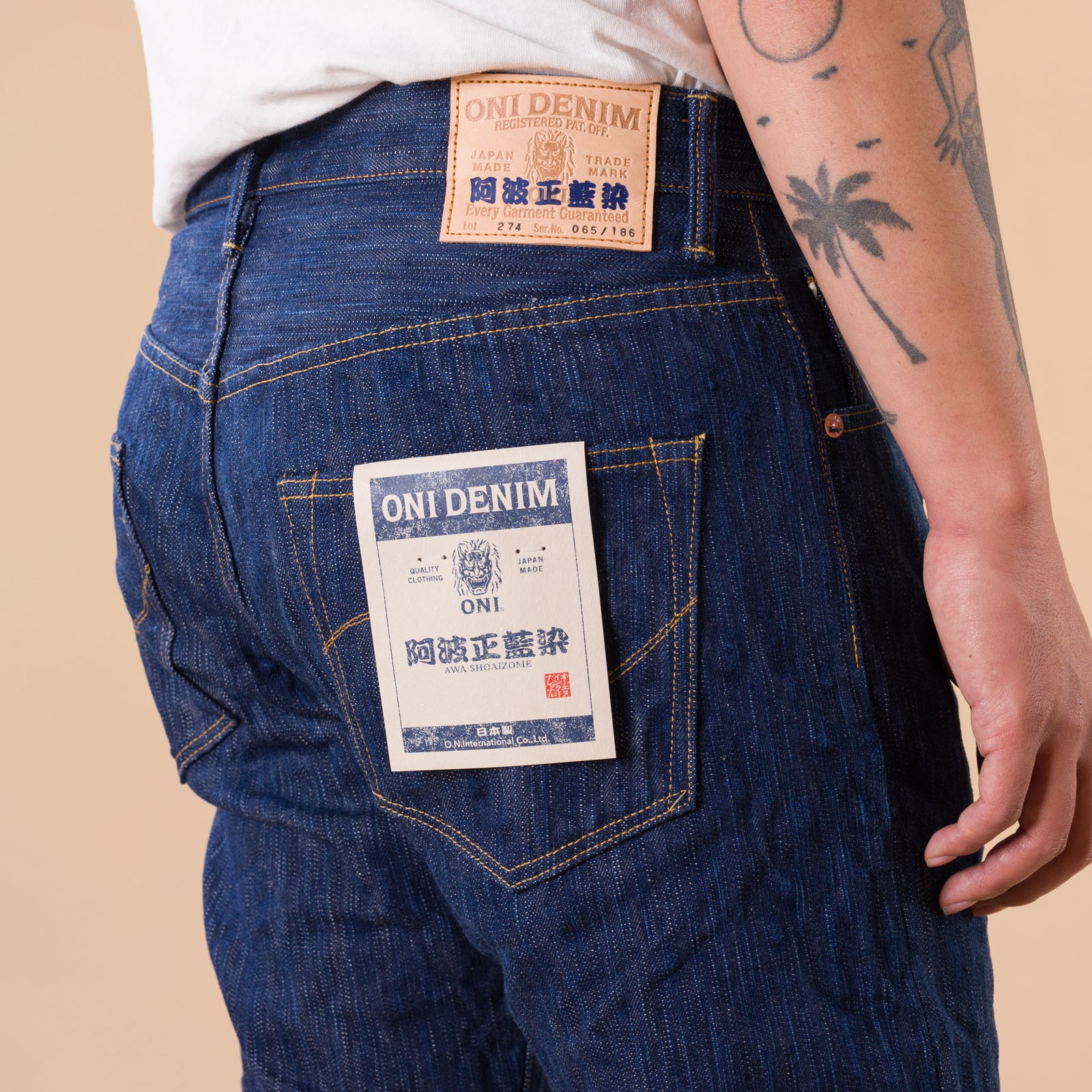 images flâneurs ONI DENIM  274 Awa Shoai Natural Indigo Regular Straight Selvedge Denim back pocket worn